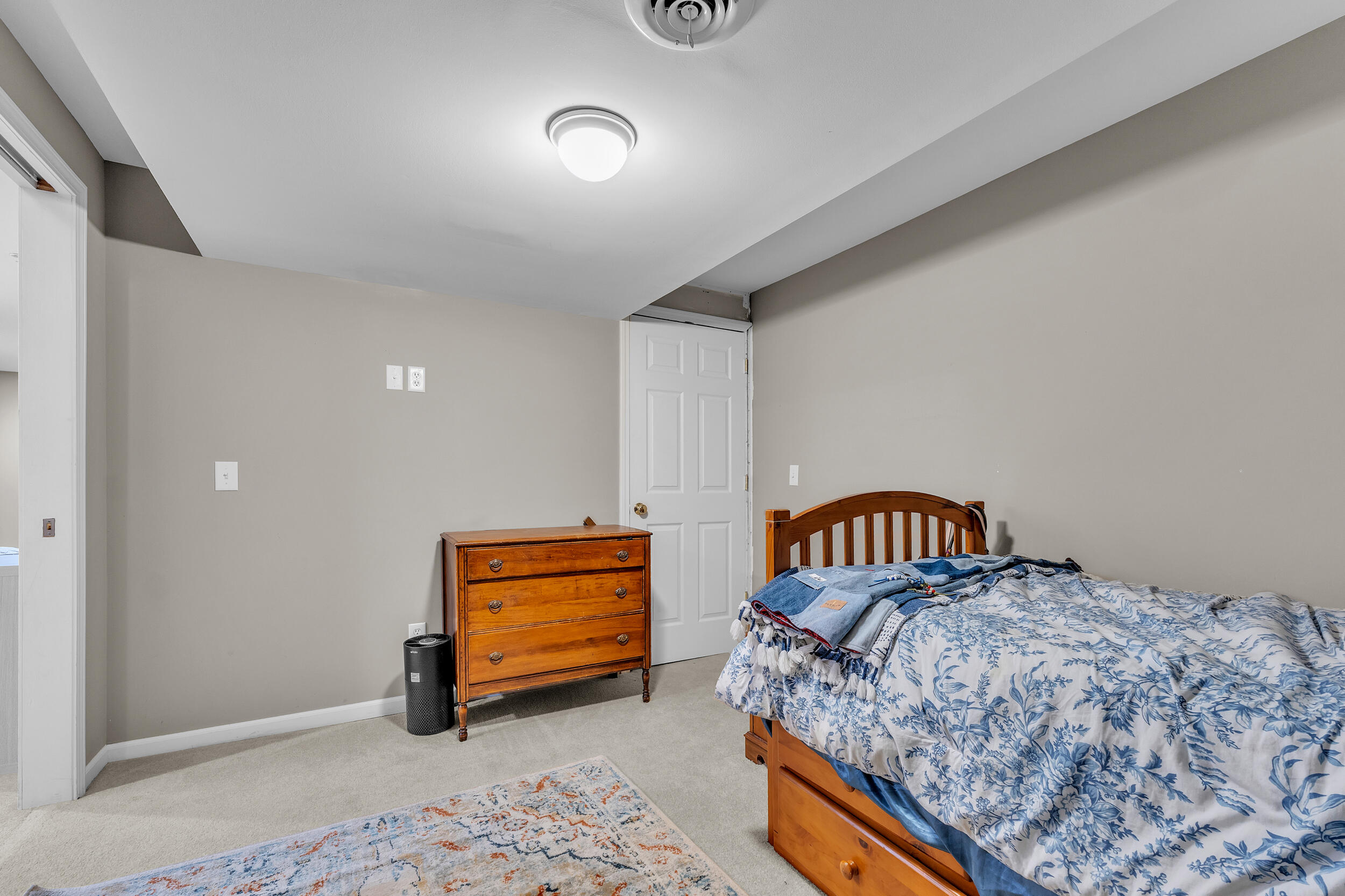 594 Constitution Street Property Photo 34