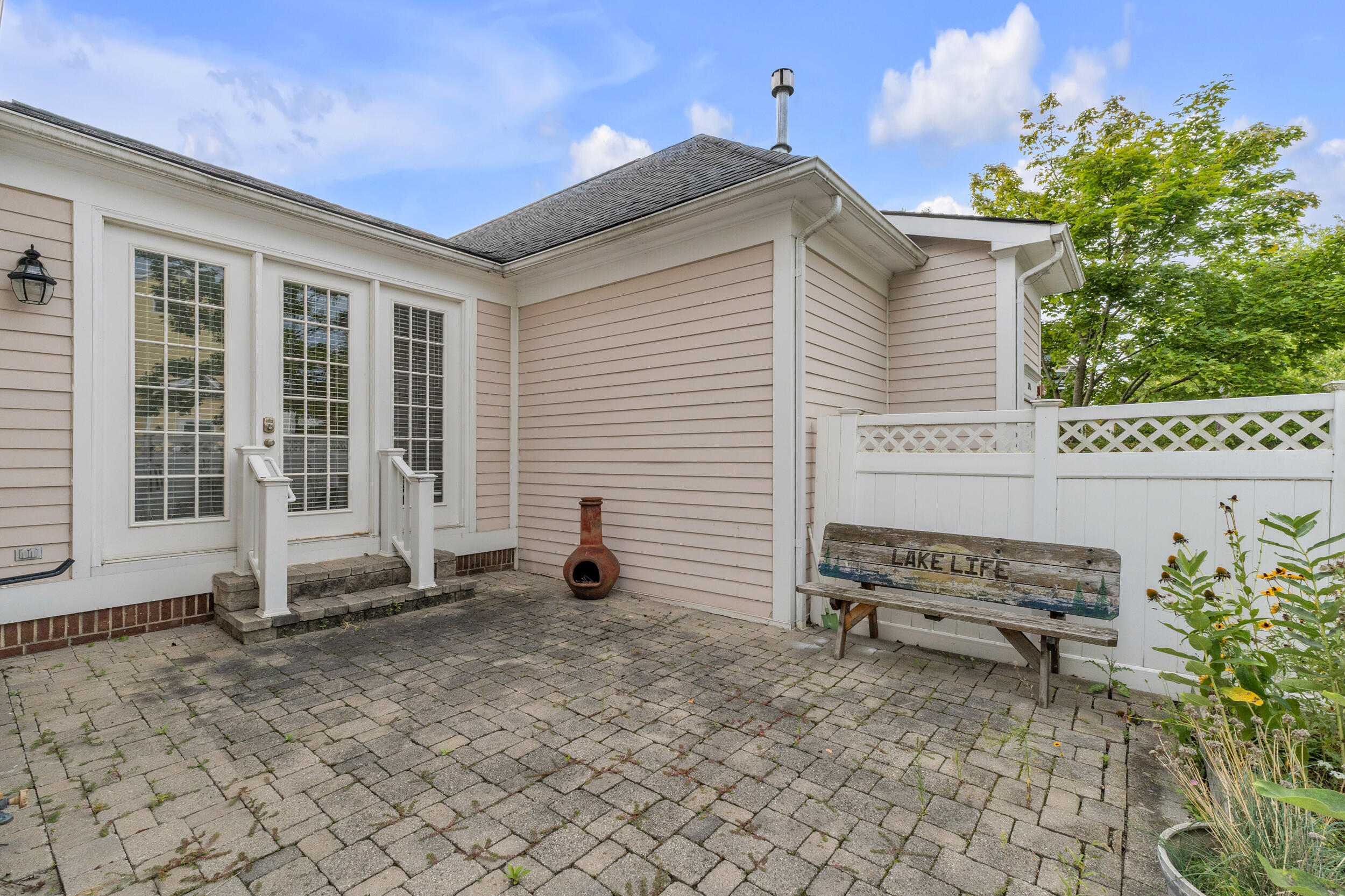 594 Constitution Street Property Photo 42