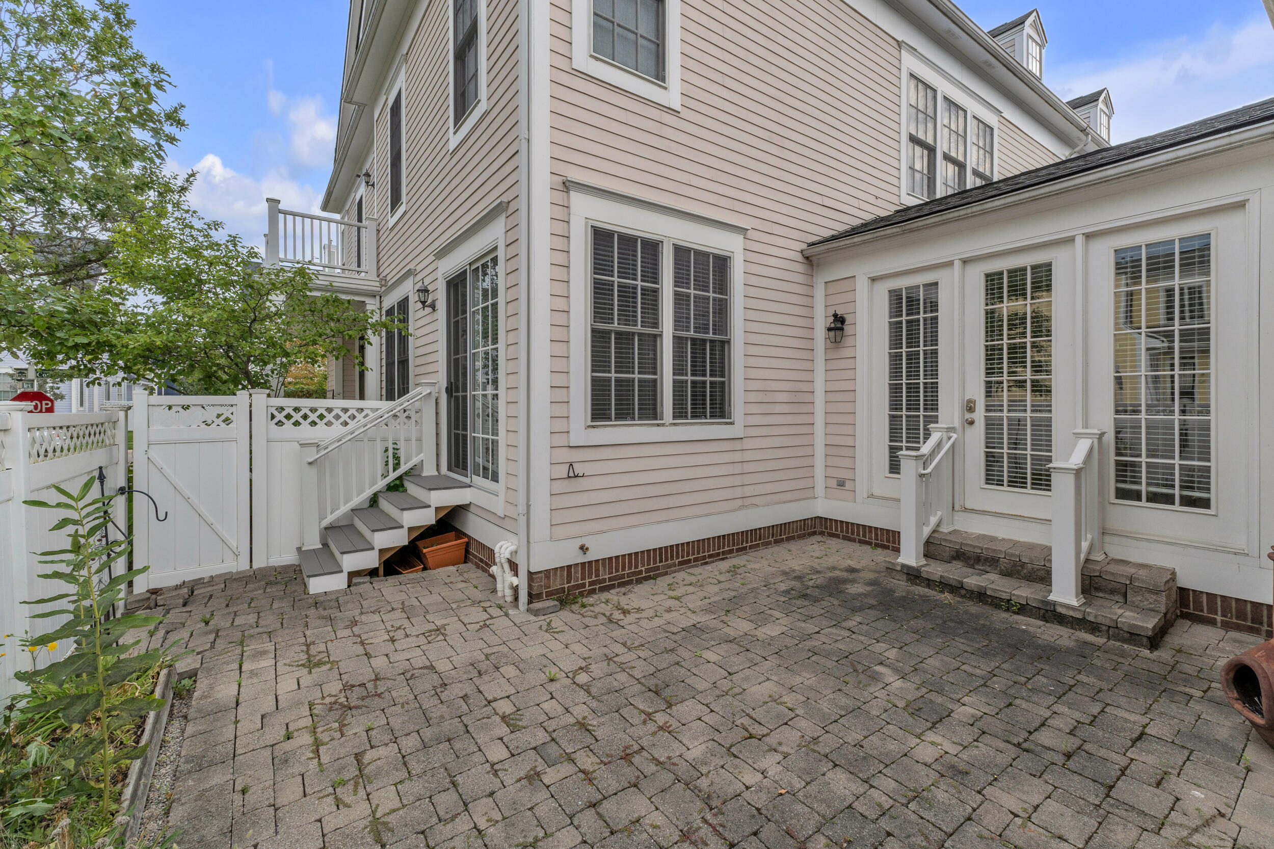 594 Constitution Street Property Photo 43