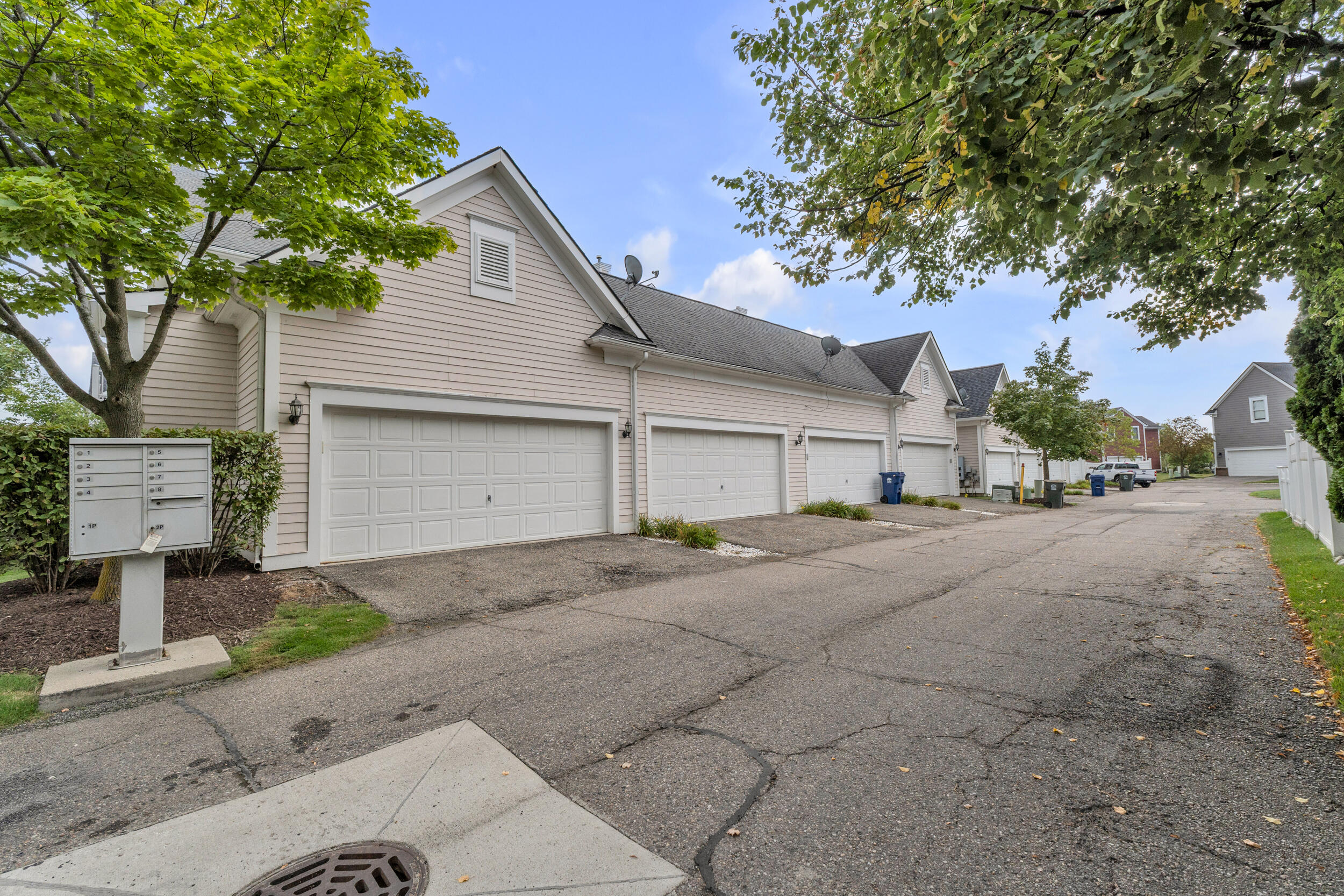 594 Constitution Street Property Photo 45