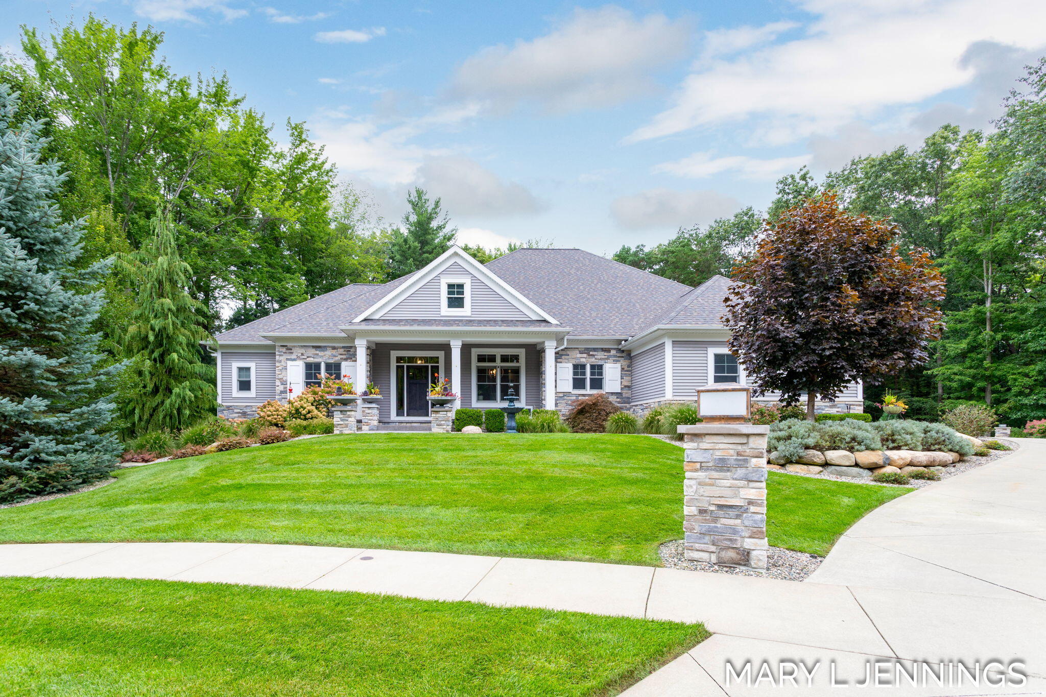 18624 Coventry Circle Property Photo 1