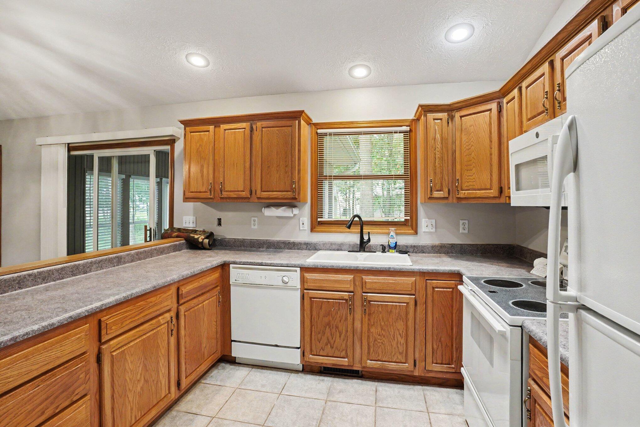 1498 Estero Drive Property Photo 12