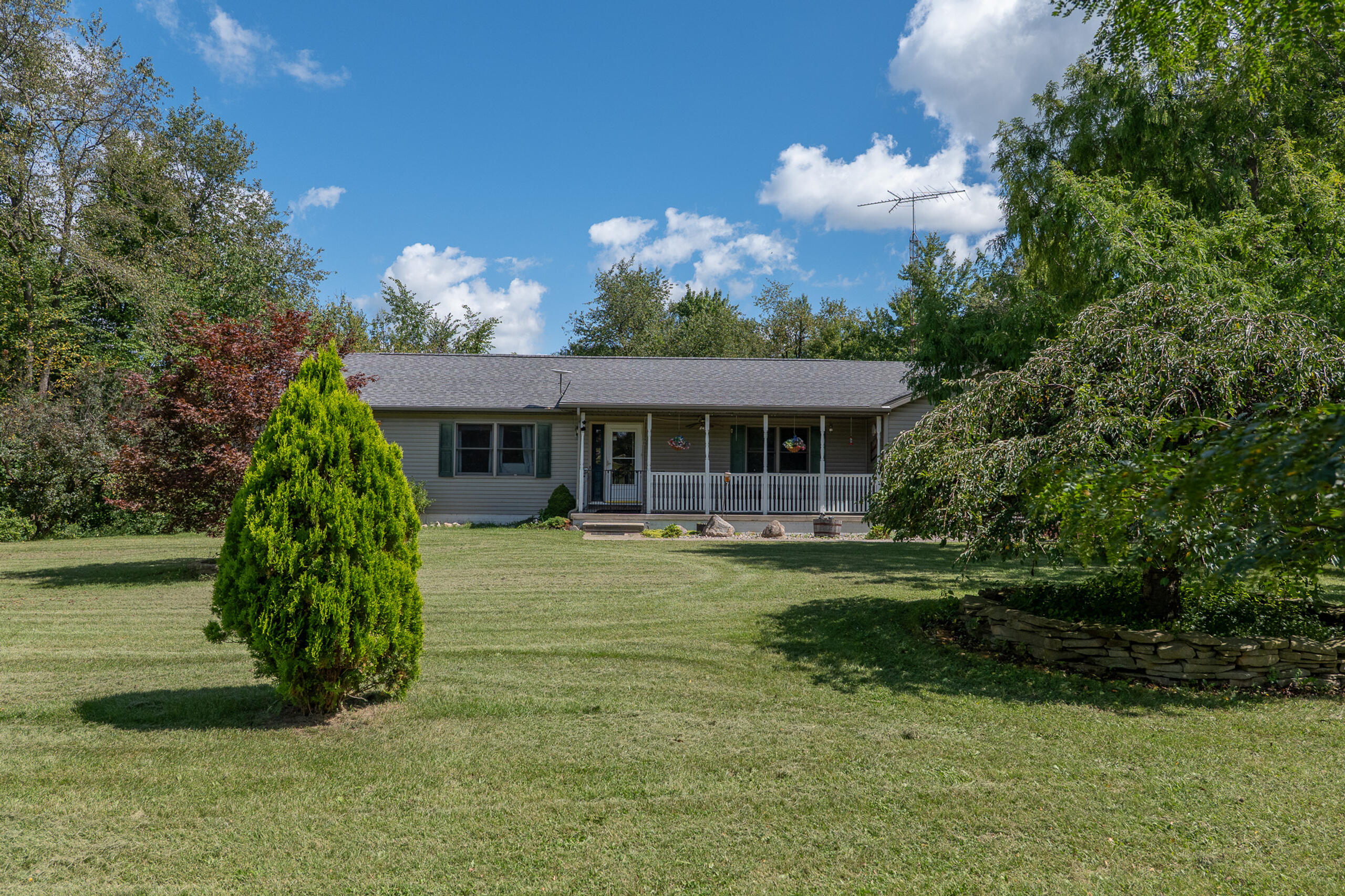 5749 Pioneer Road Property Photo 1