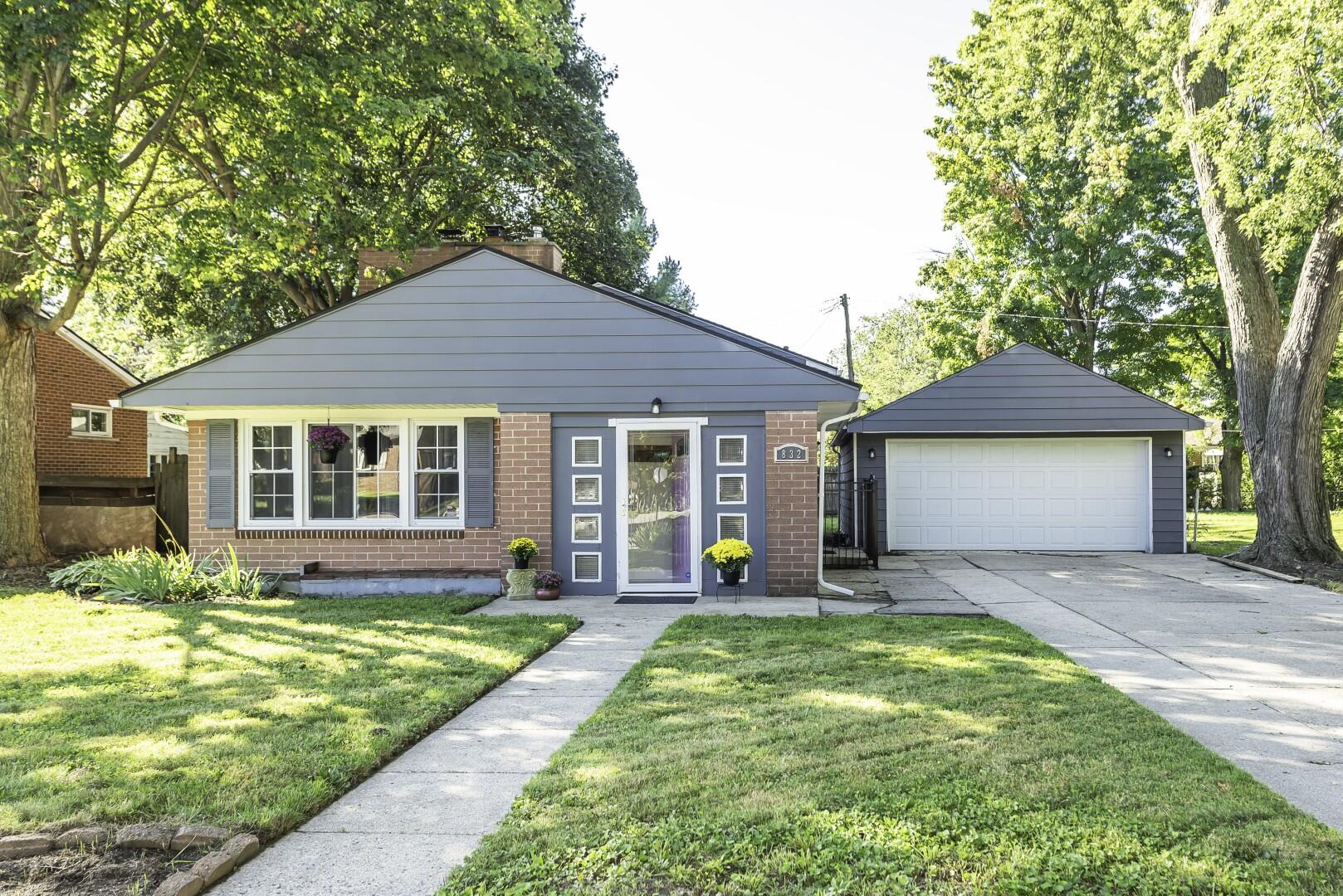832 E Forest Avenue Property Photo 1