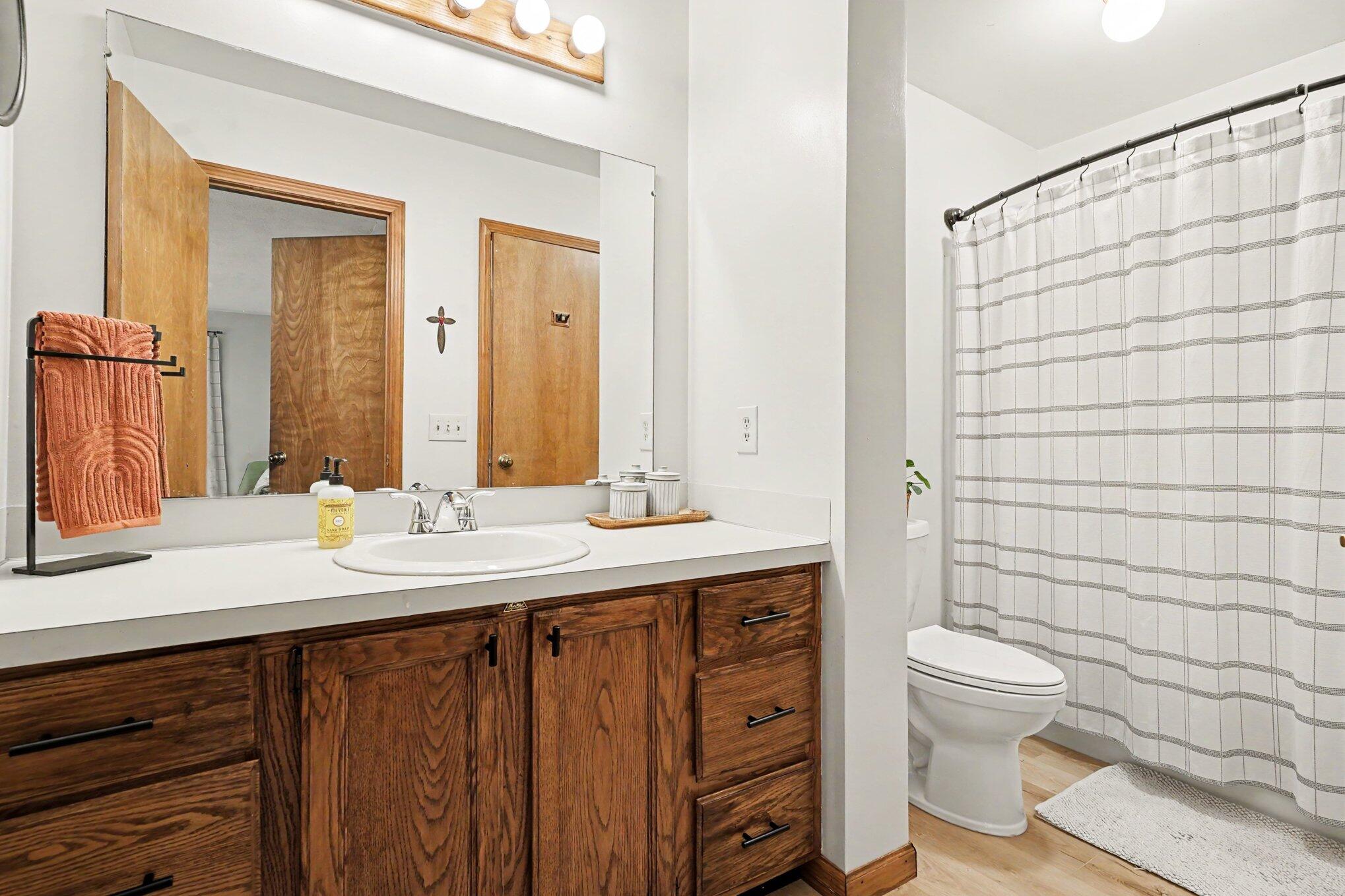 17511 Parkwood Drive B Property Photo 17