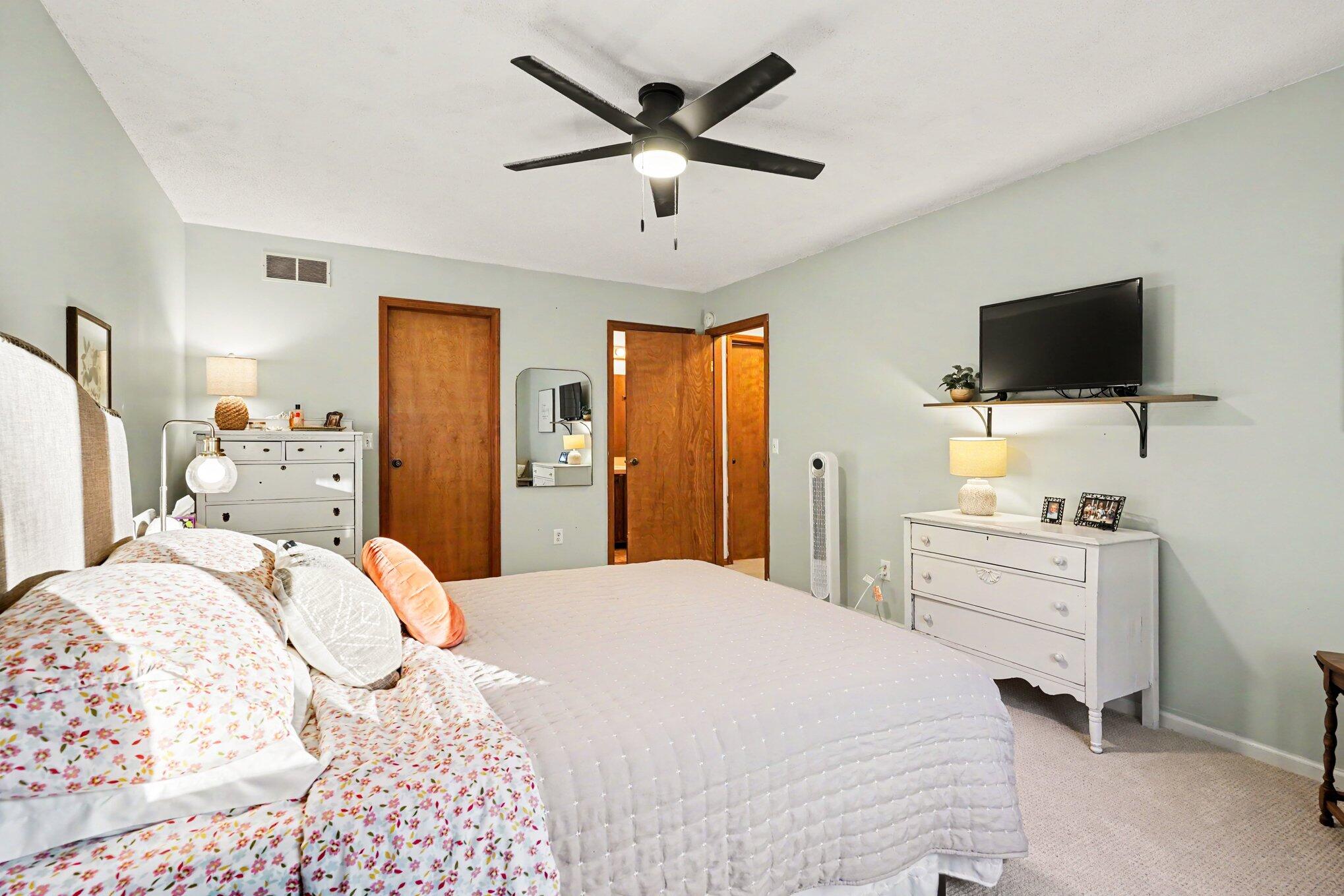 17511 Parkwood Drive B Property Photo 19