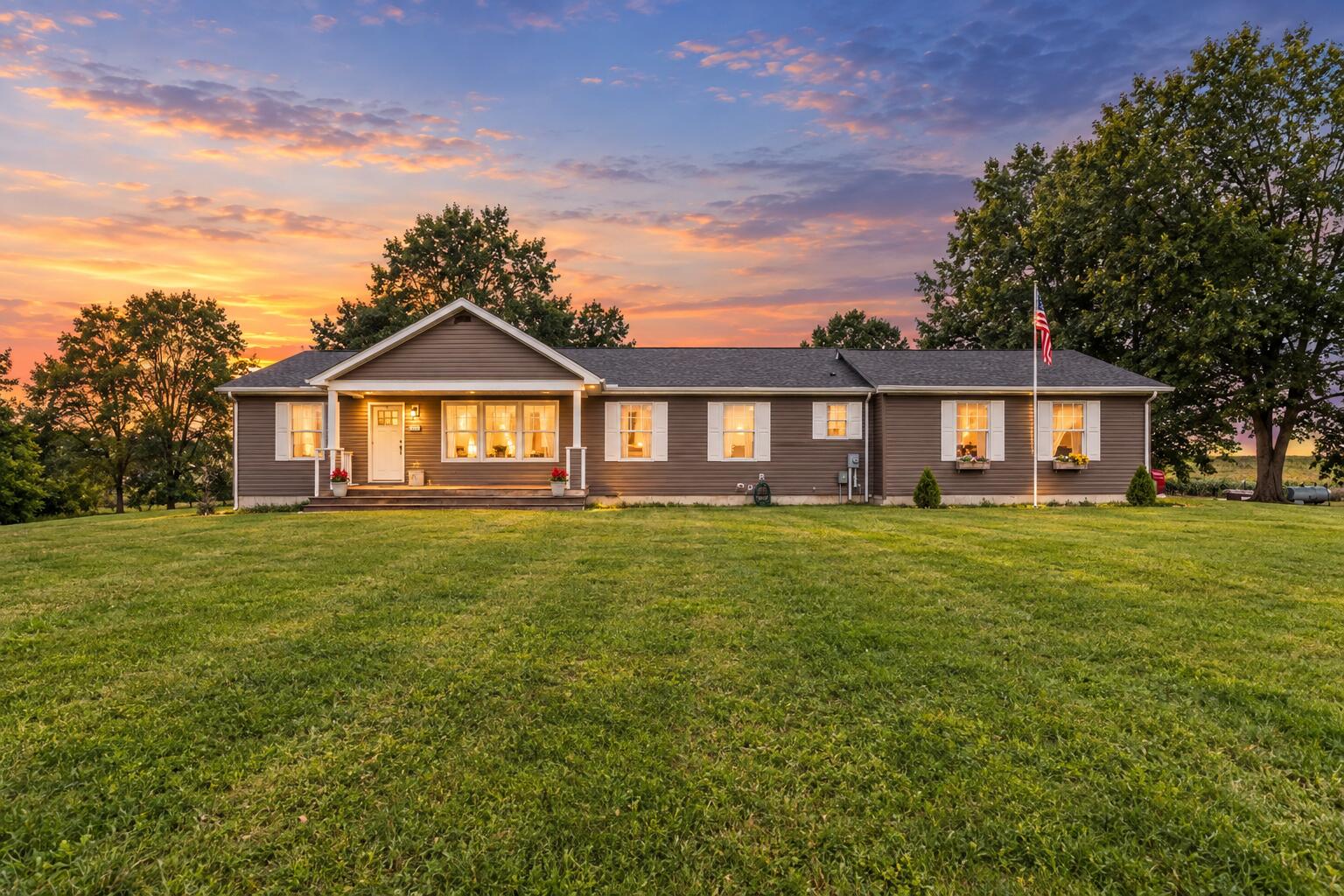 6048 Territorial Road Property Photo 1