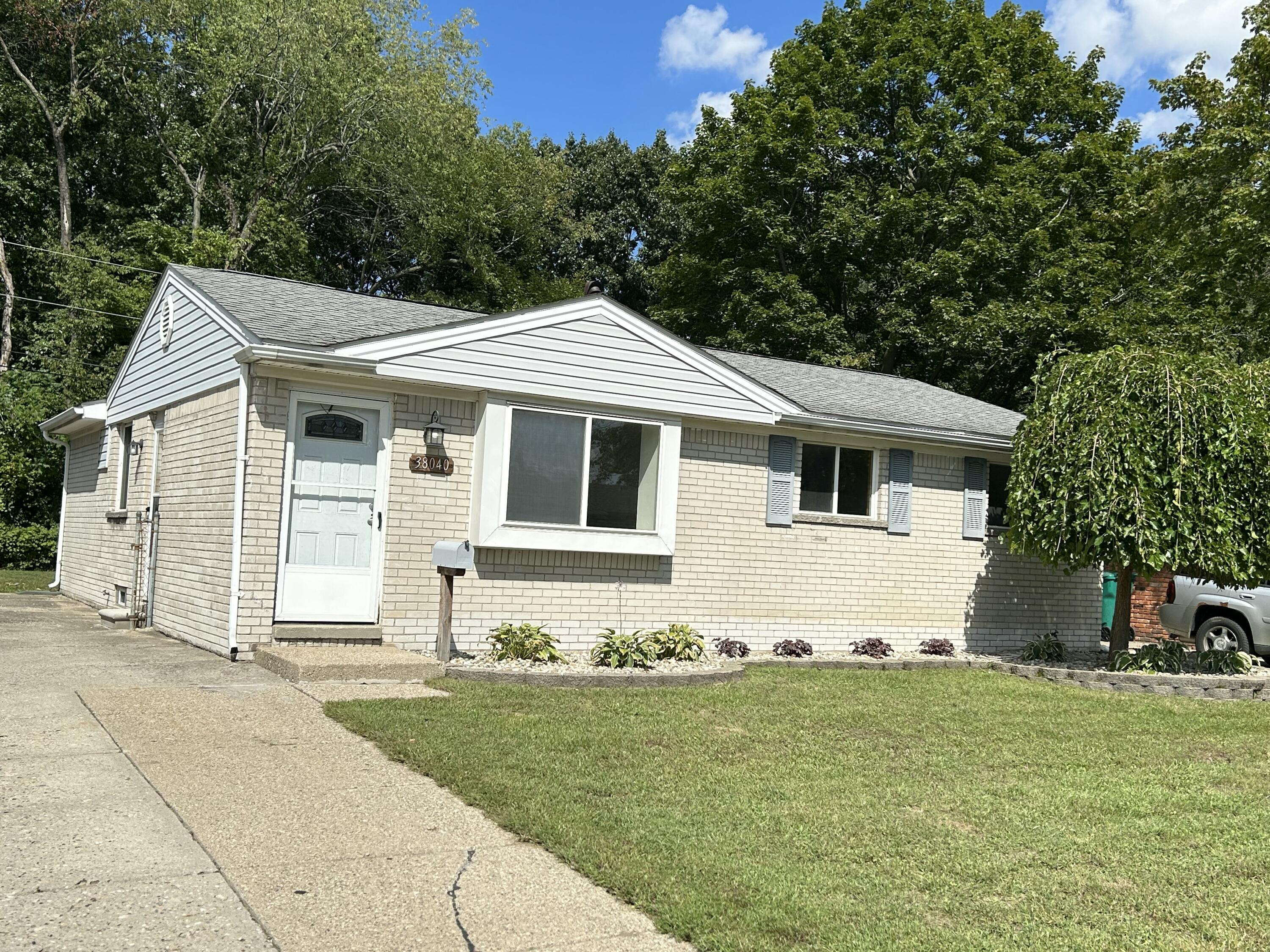 38040 Castle Drive Property Photo 1