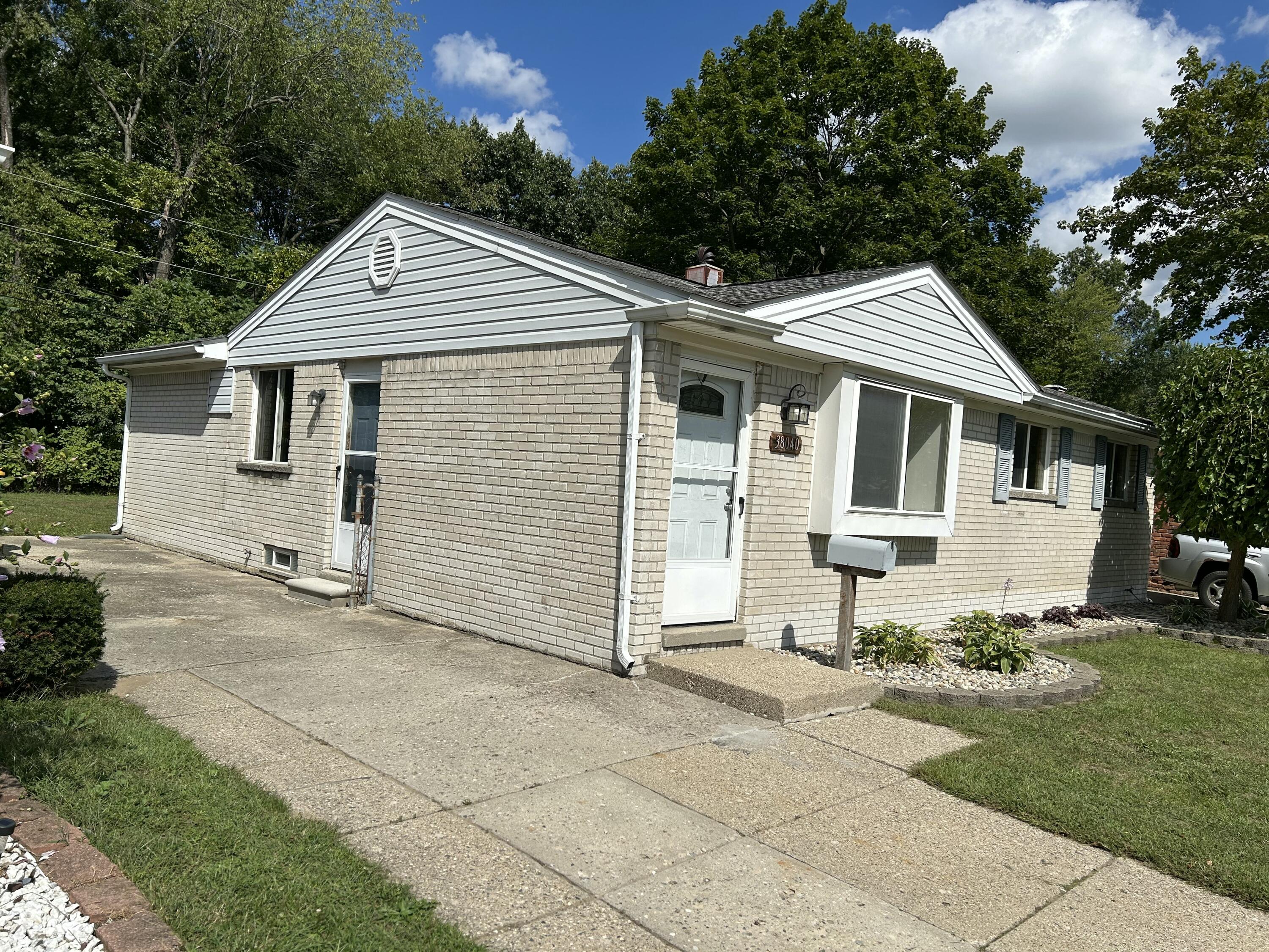 38040 Castle Drive Property Photo 2