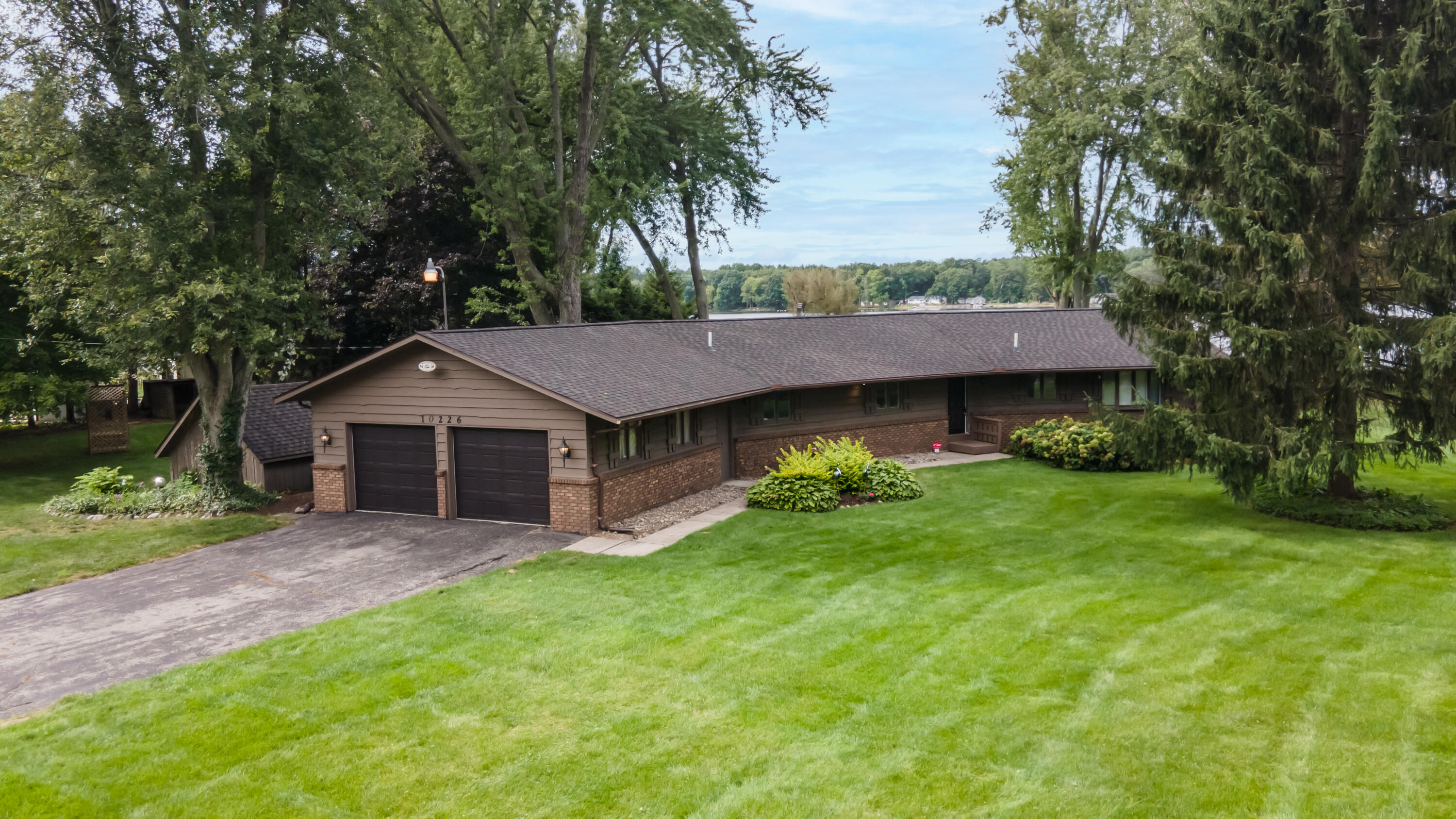10226 Tomkinson Drive Property Photo 1