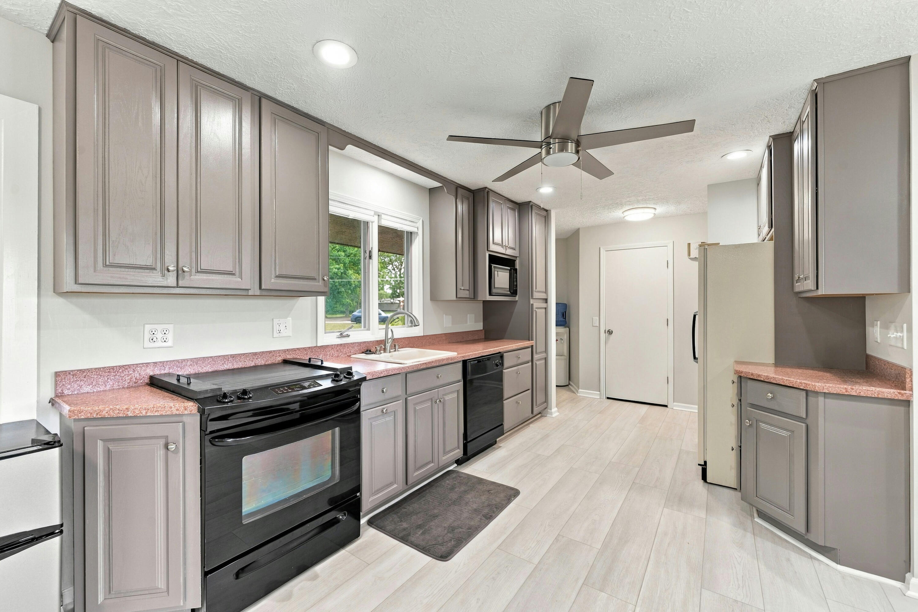 10226 Tomkinson Drive Property Photo 3