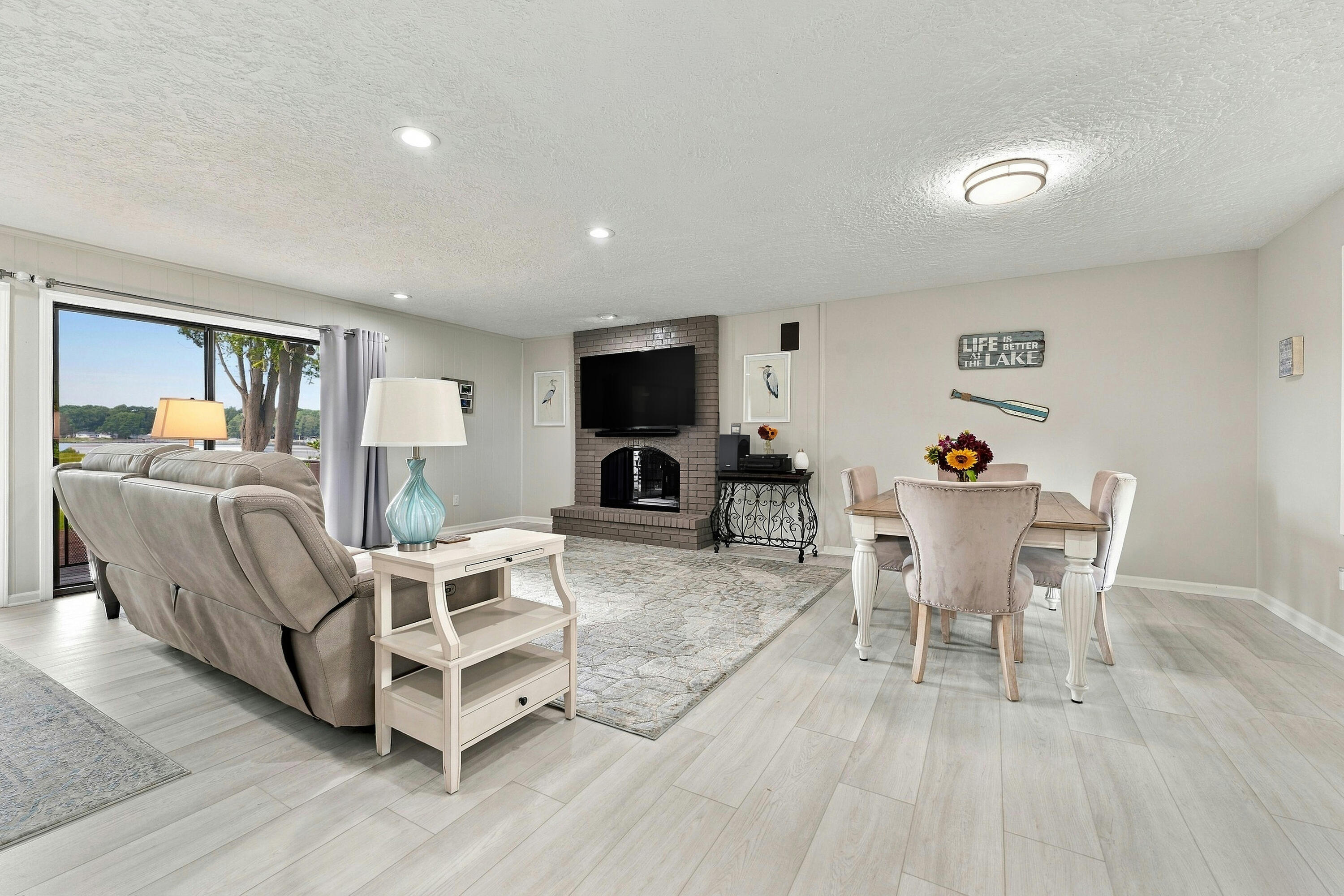 10226 Tomkinson Drive Property Photo 6