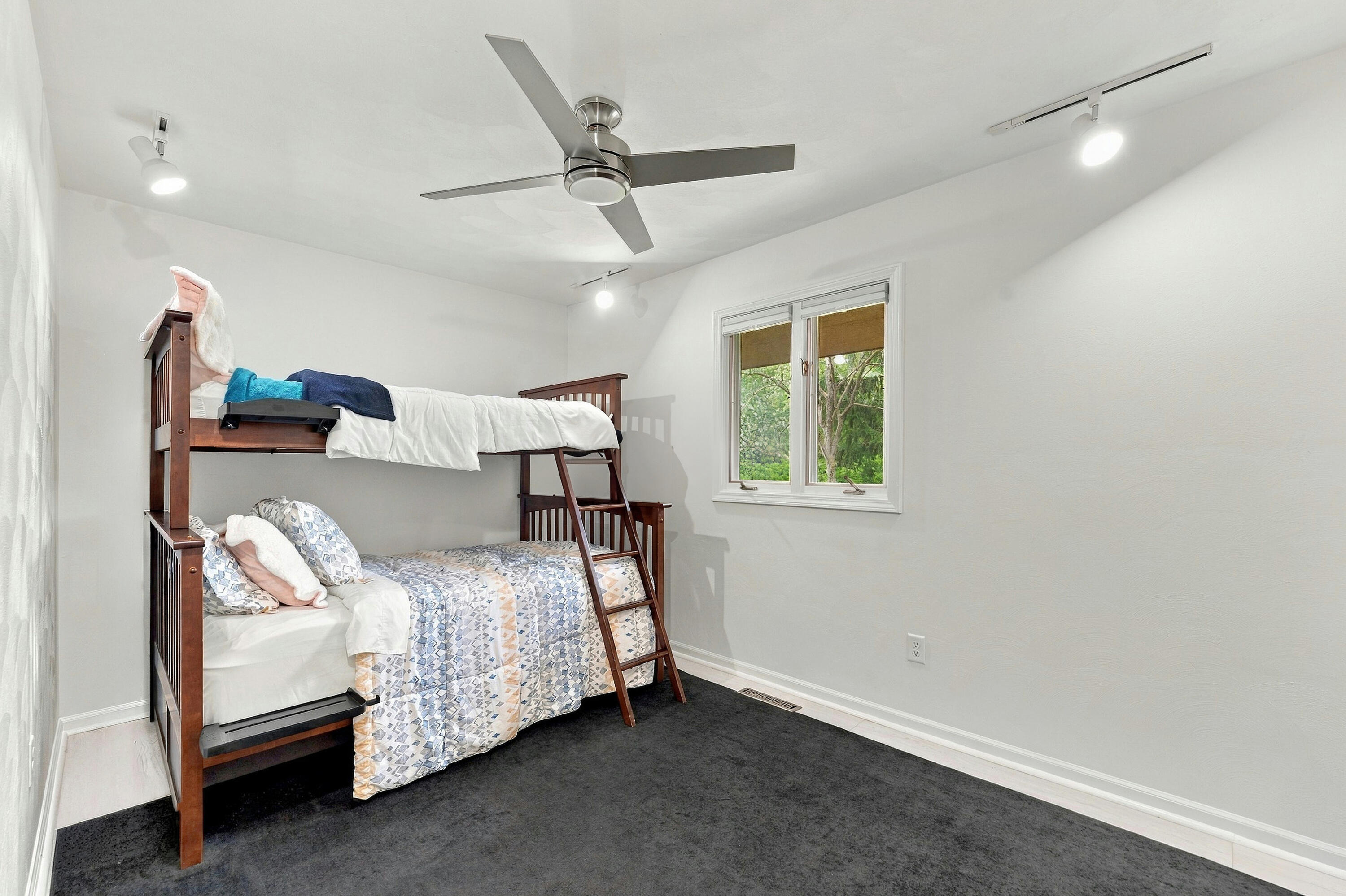 10226 Tomkinson Drive Property Photo 15