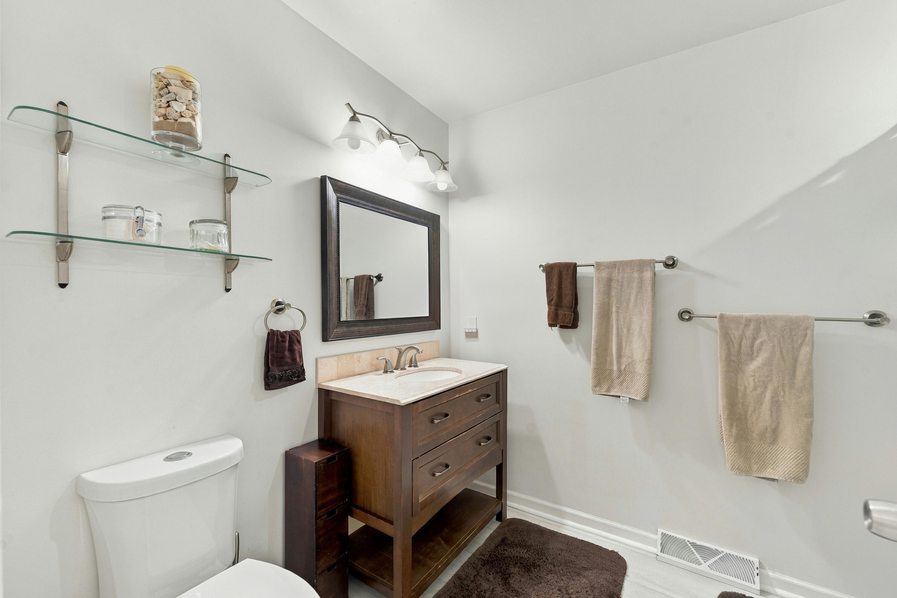 10226 Tomkinson Drive Property Photo 16