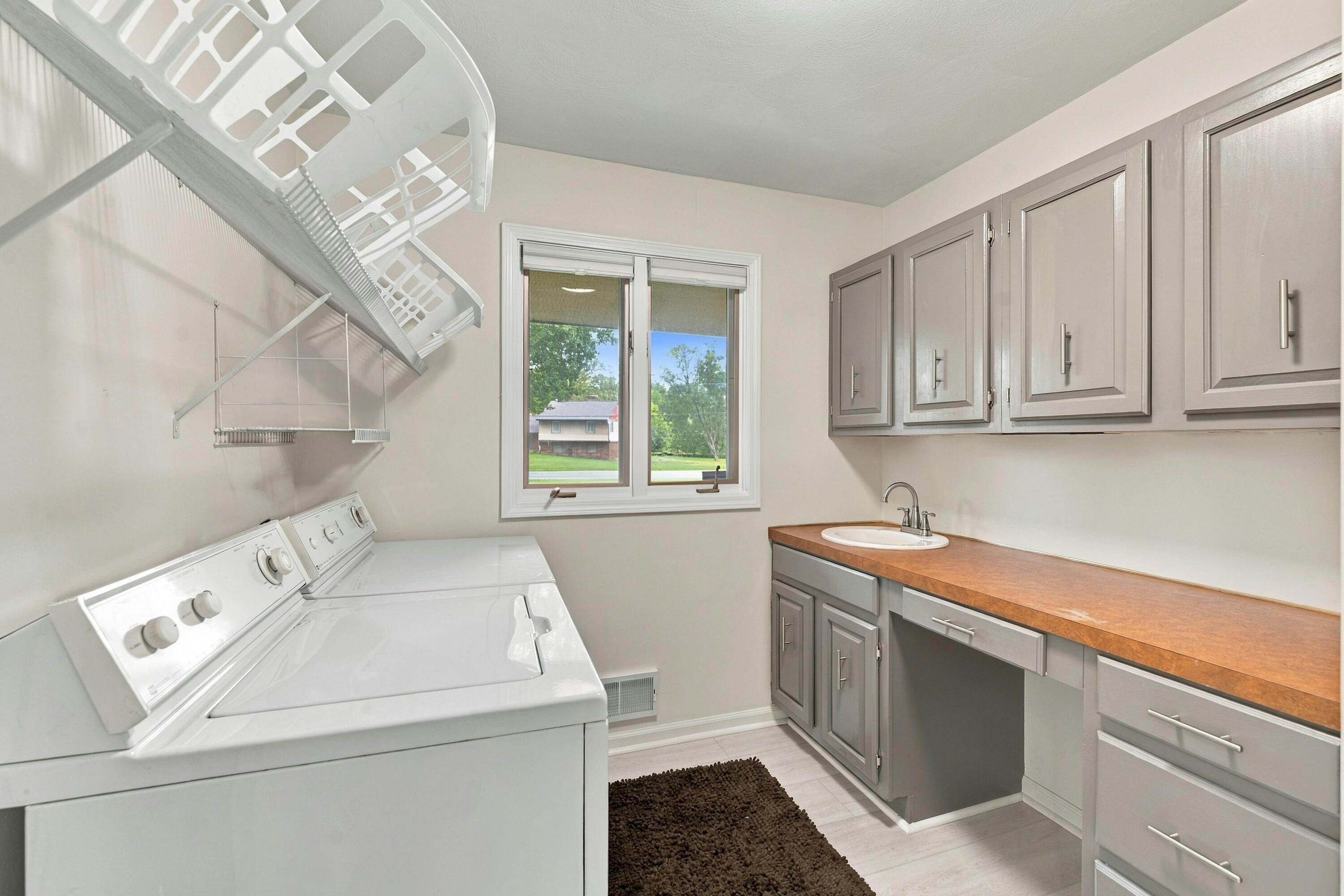 10226 Tomkinson Drive Property Photo 17