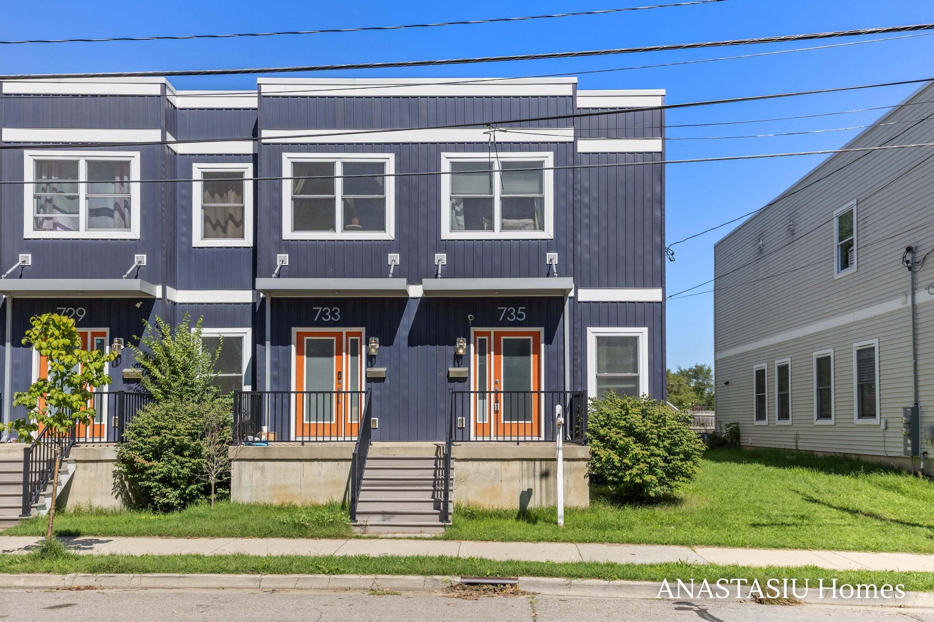 735 Bates Street Se Property Photo 1