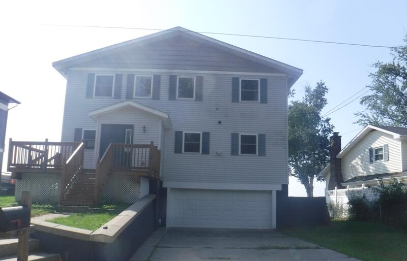2918 E Shore Drive Property Photo 1