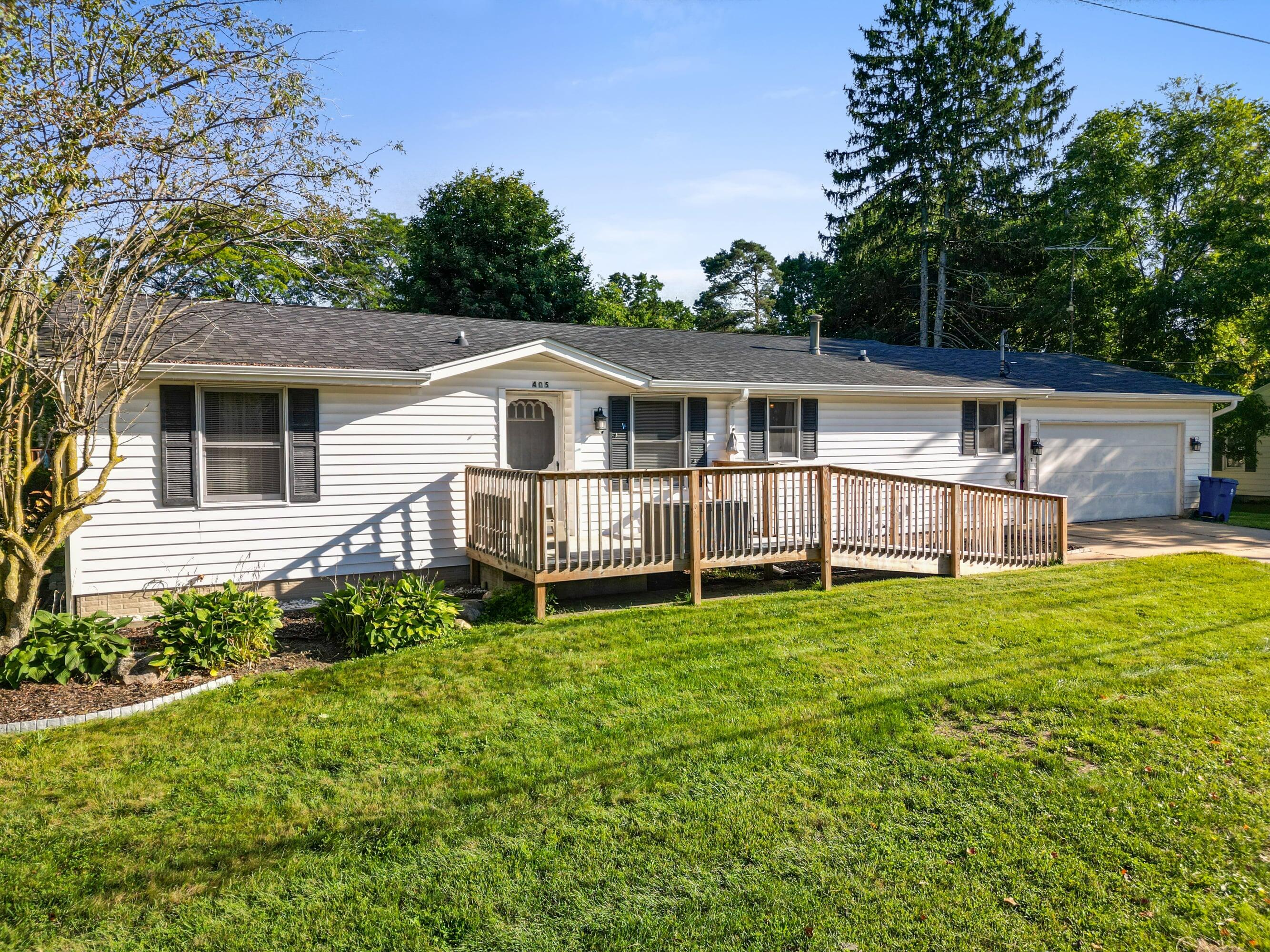405 E Elm Street Property Photo 1