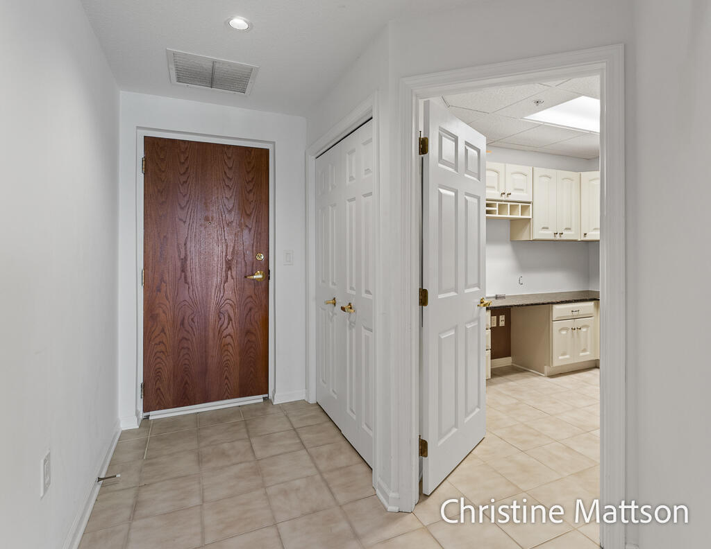 2964 Lakeshore Drive E702 Property Photo 8