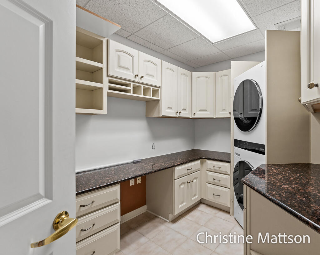 2964 Lakeshore Drive E702 Property Photo 10