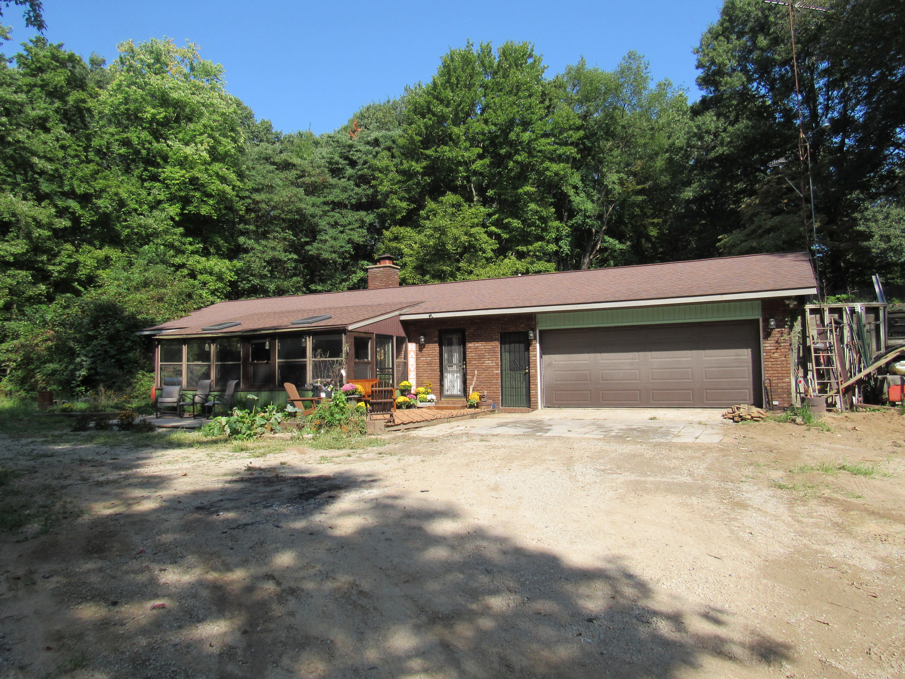 26150 Featherstone Road Property Photo 1