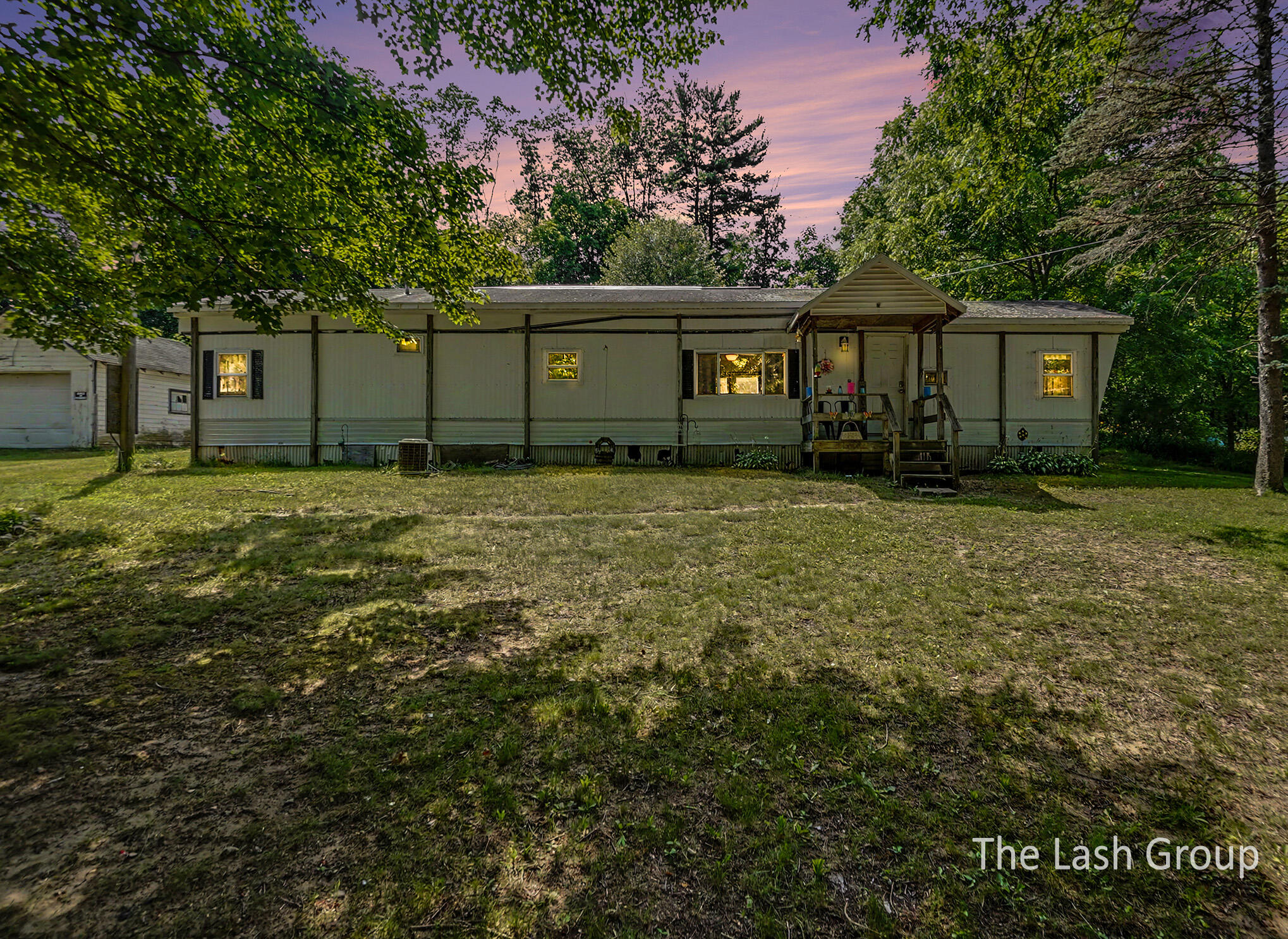 1665 S Forest Hills Drive Property Photo 1