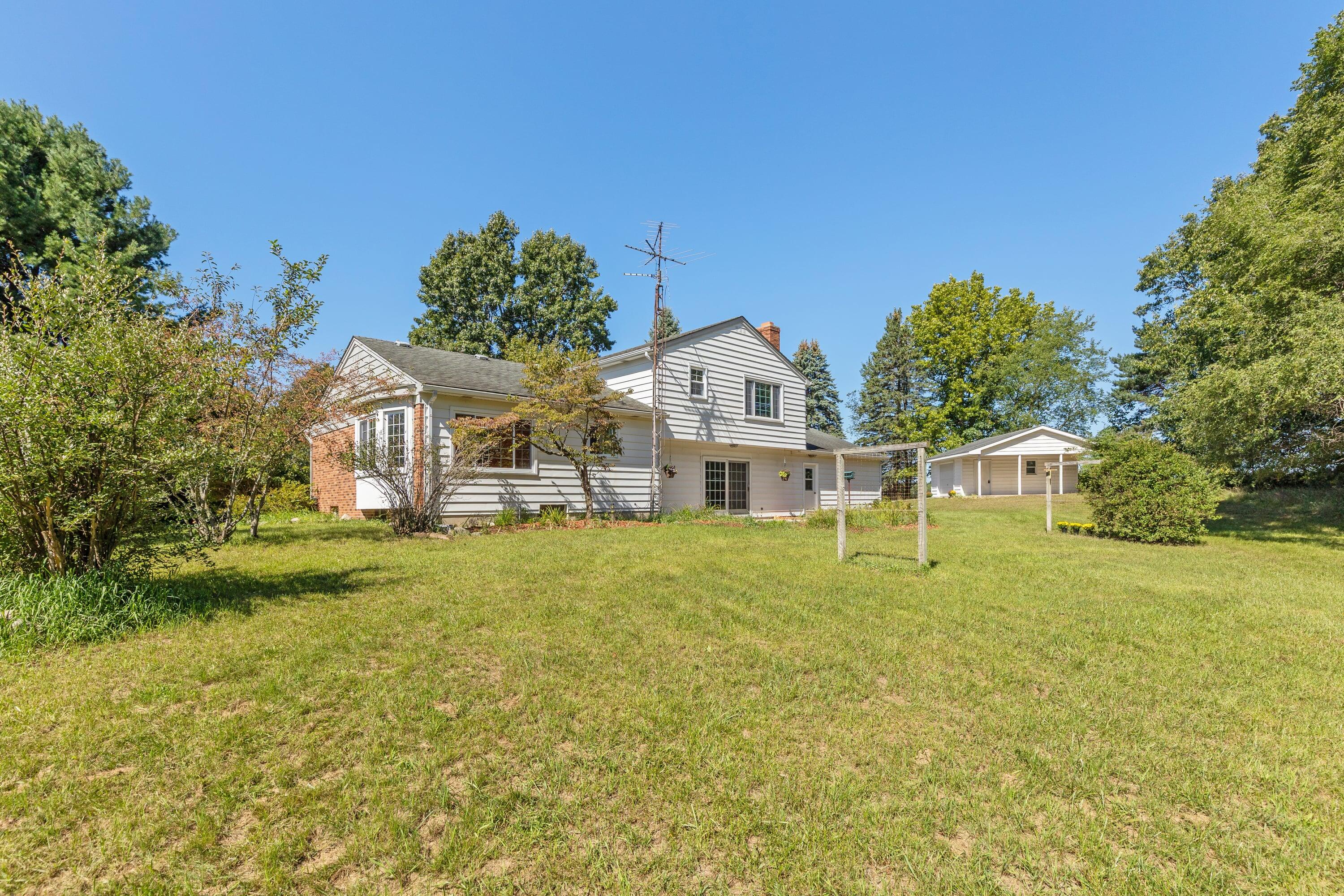 8580 Young Avenue Ne Property Photo 2