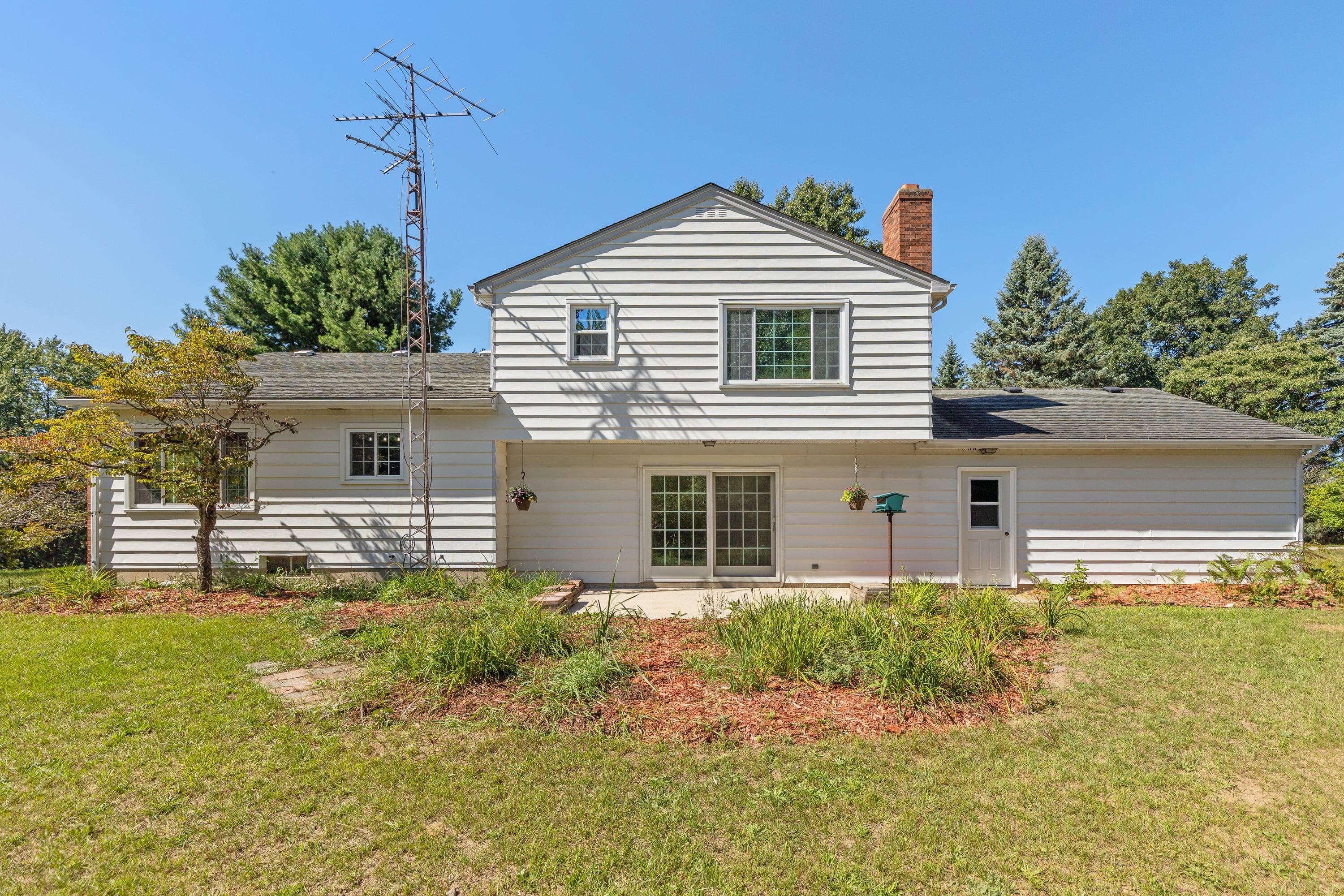8580 Young Avenue Ne Property Photo 3