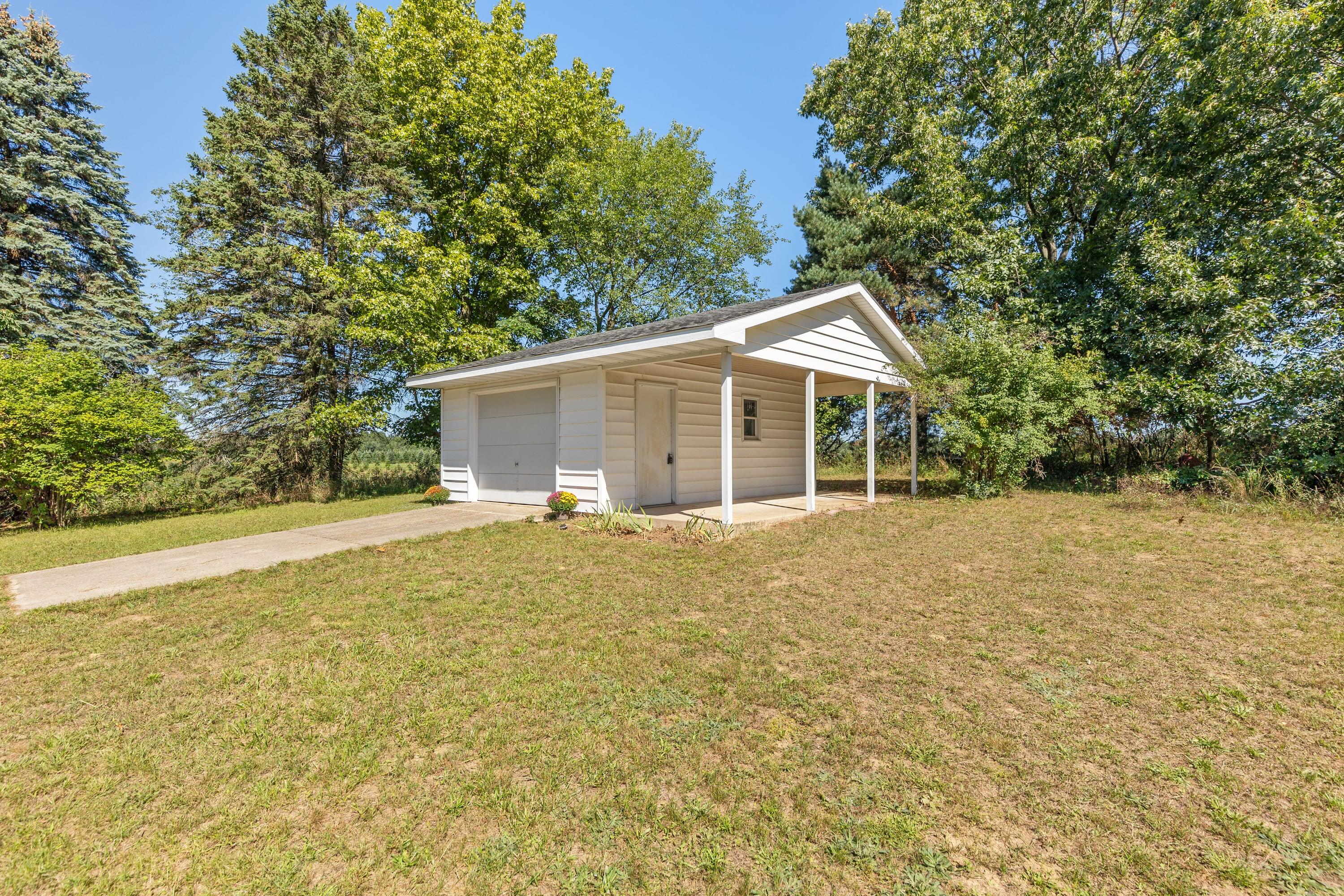 8580 Young Avenue Ne Property Photo 4