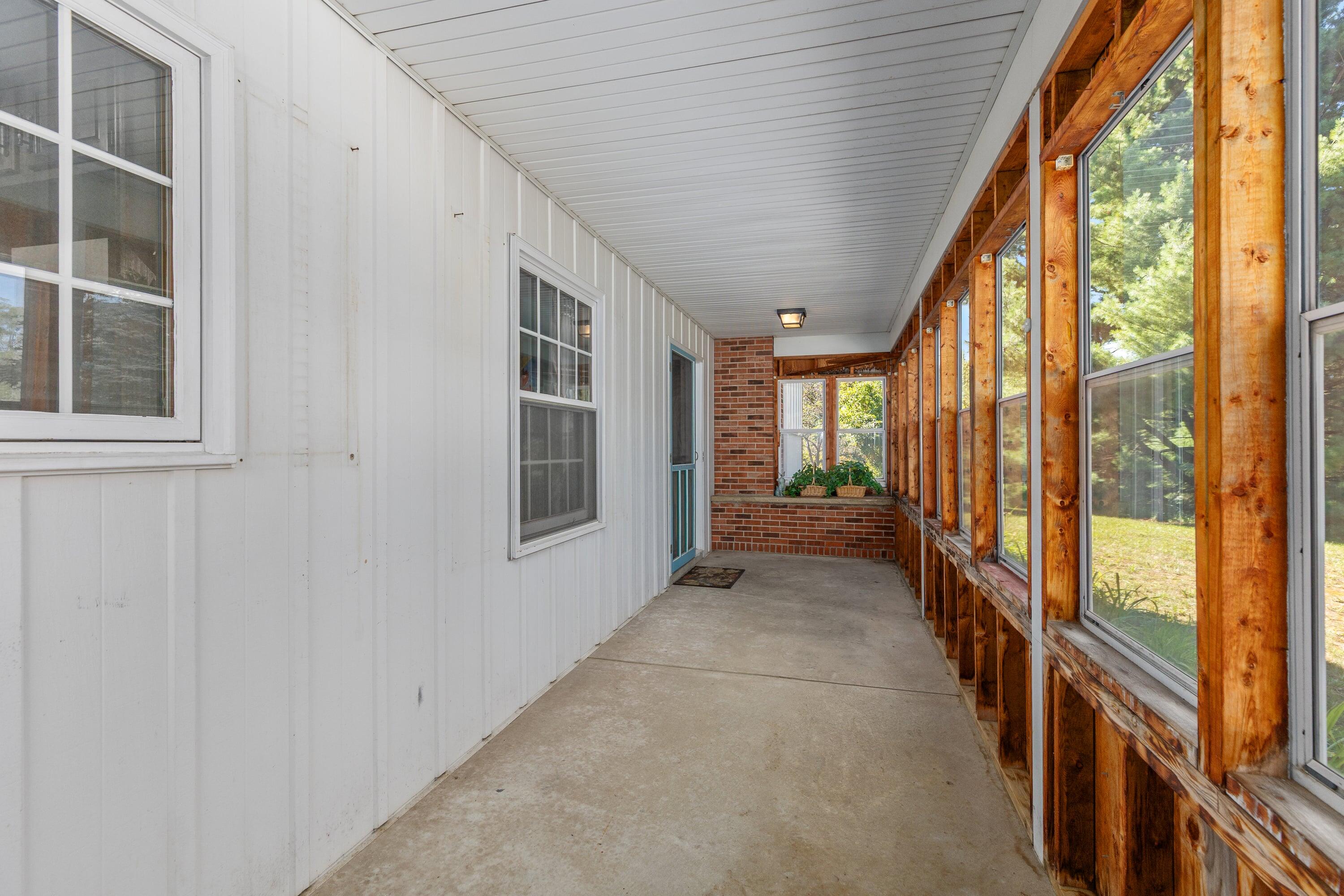 8580 Young Avenue Ne Property Photo 6