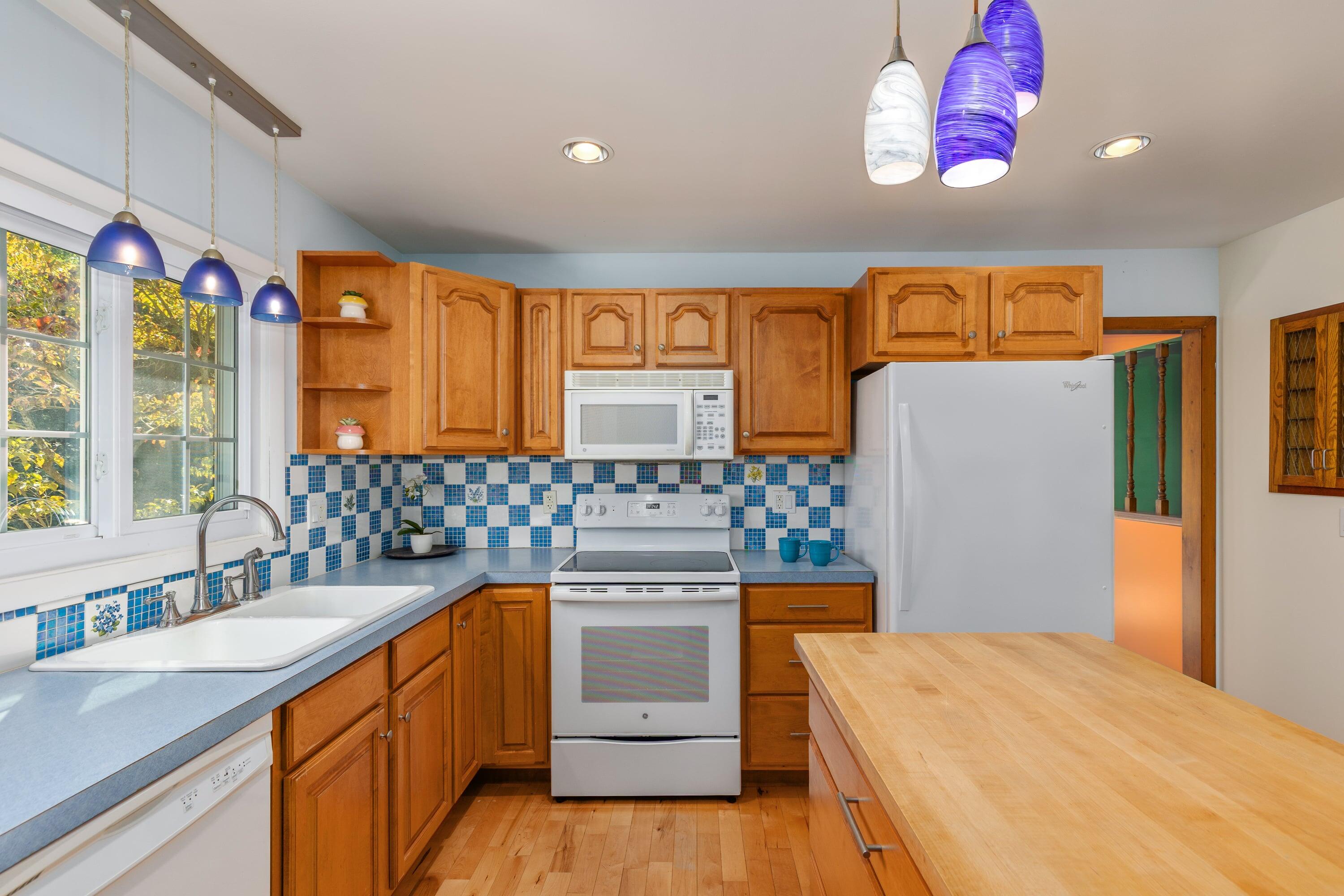 8580 Young Avenue Ne Property Photo 12