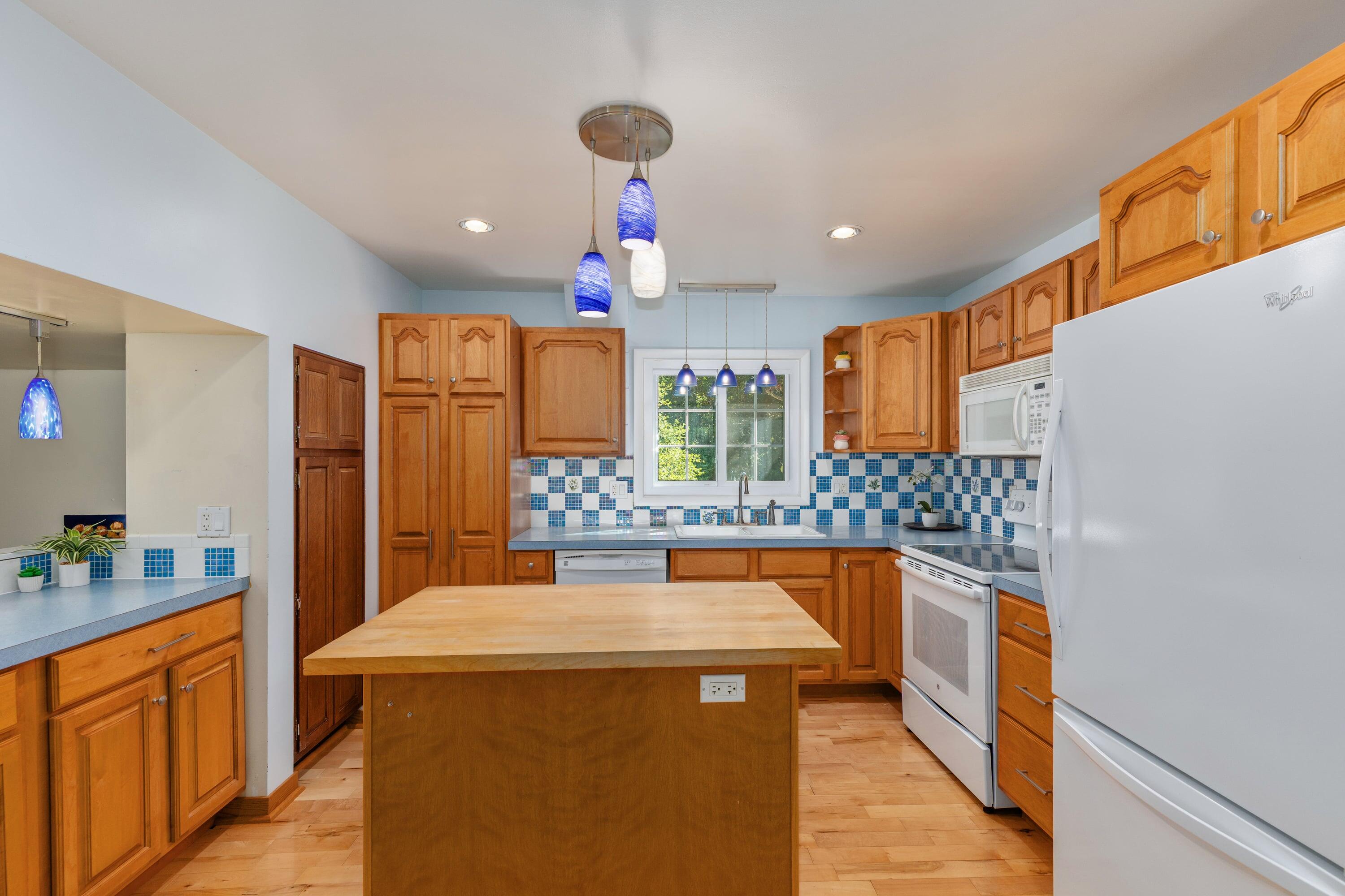 8580 Young Avenue Ne Property Photo 13