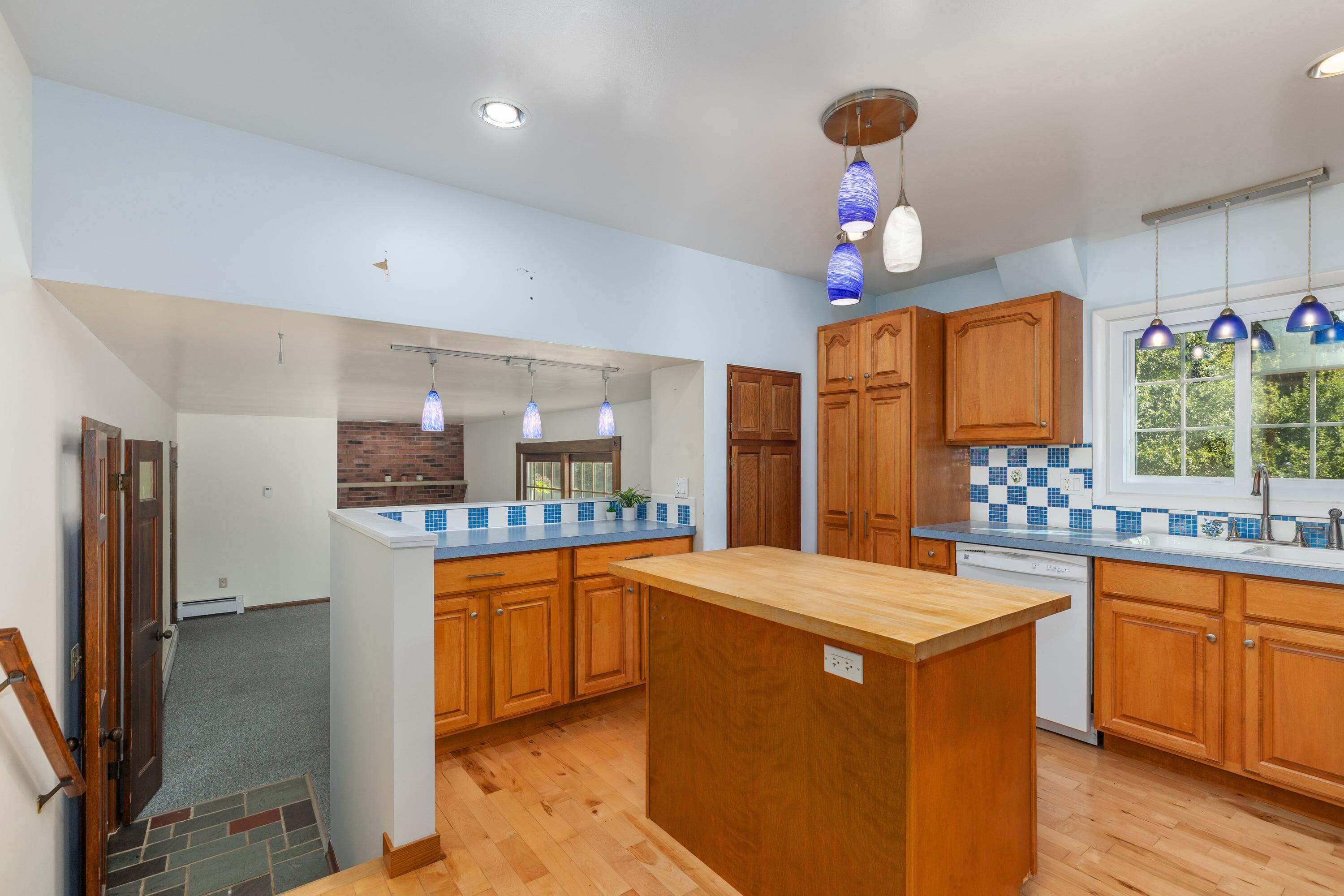 8580 Young Avenue Ne Property Photo 14