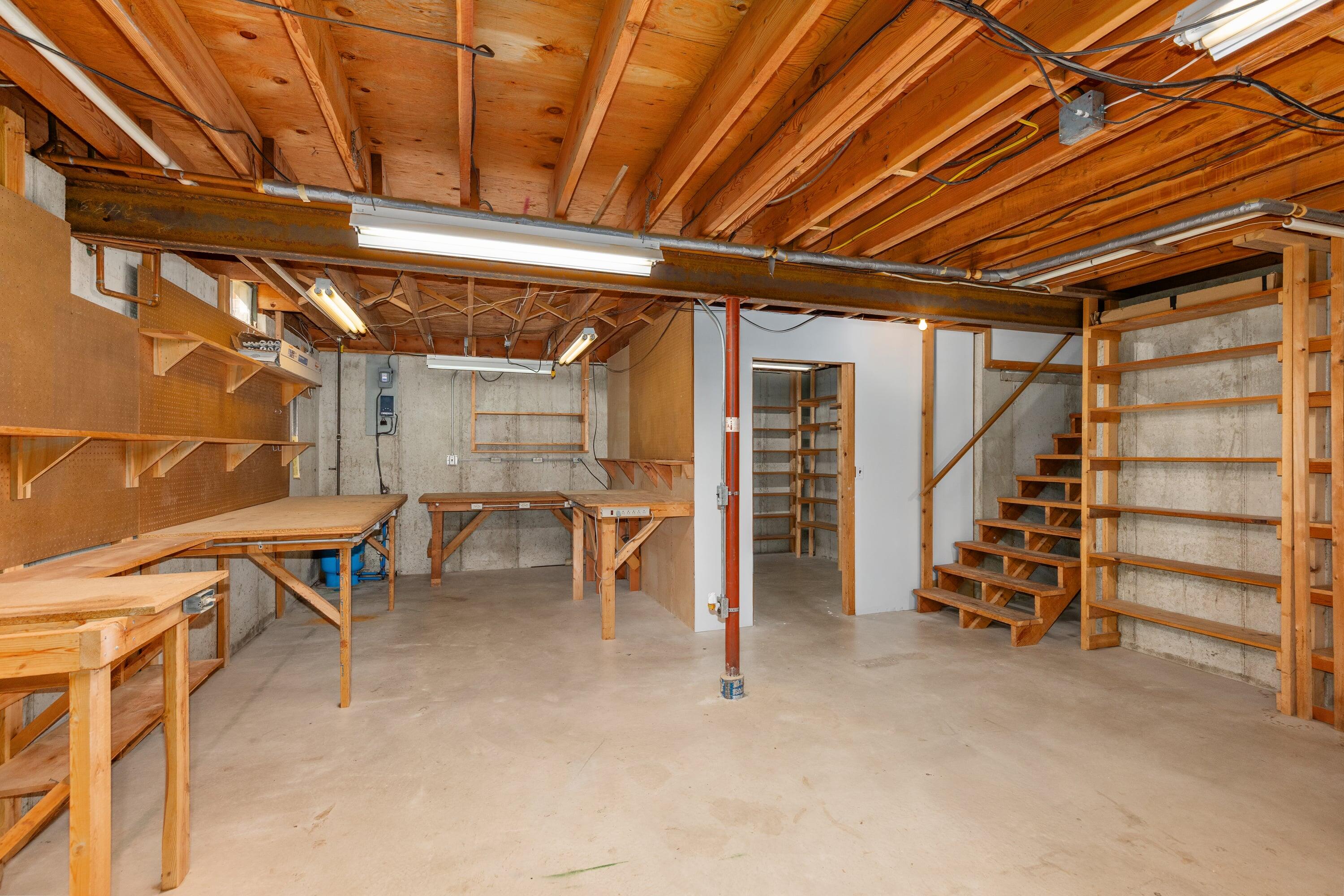8580 Young Avenue Ne Property Photo 29