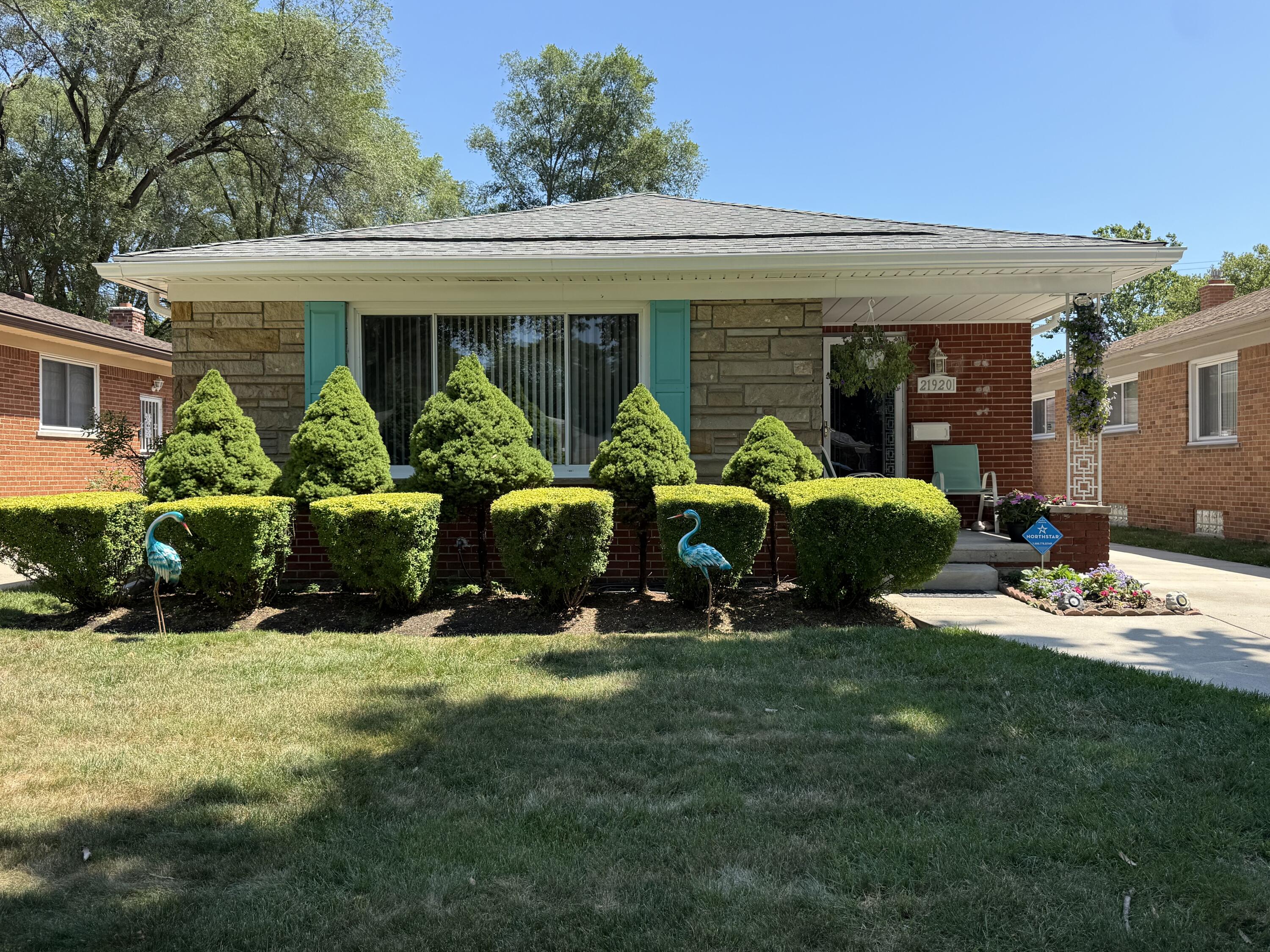 21920 Cloverlawn Street Property Photo 1
