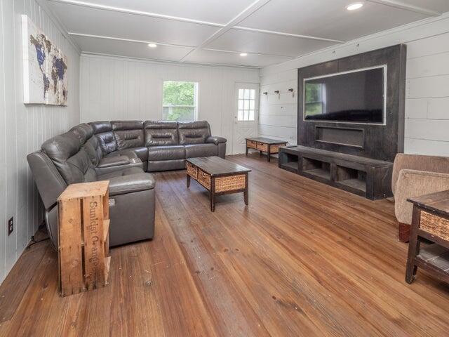 202 2nd Avenue Property Photo 4