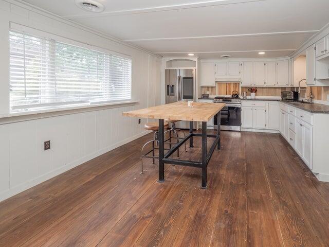 202 2nd Avenue Property Photo 6