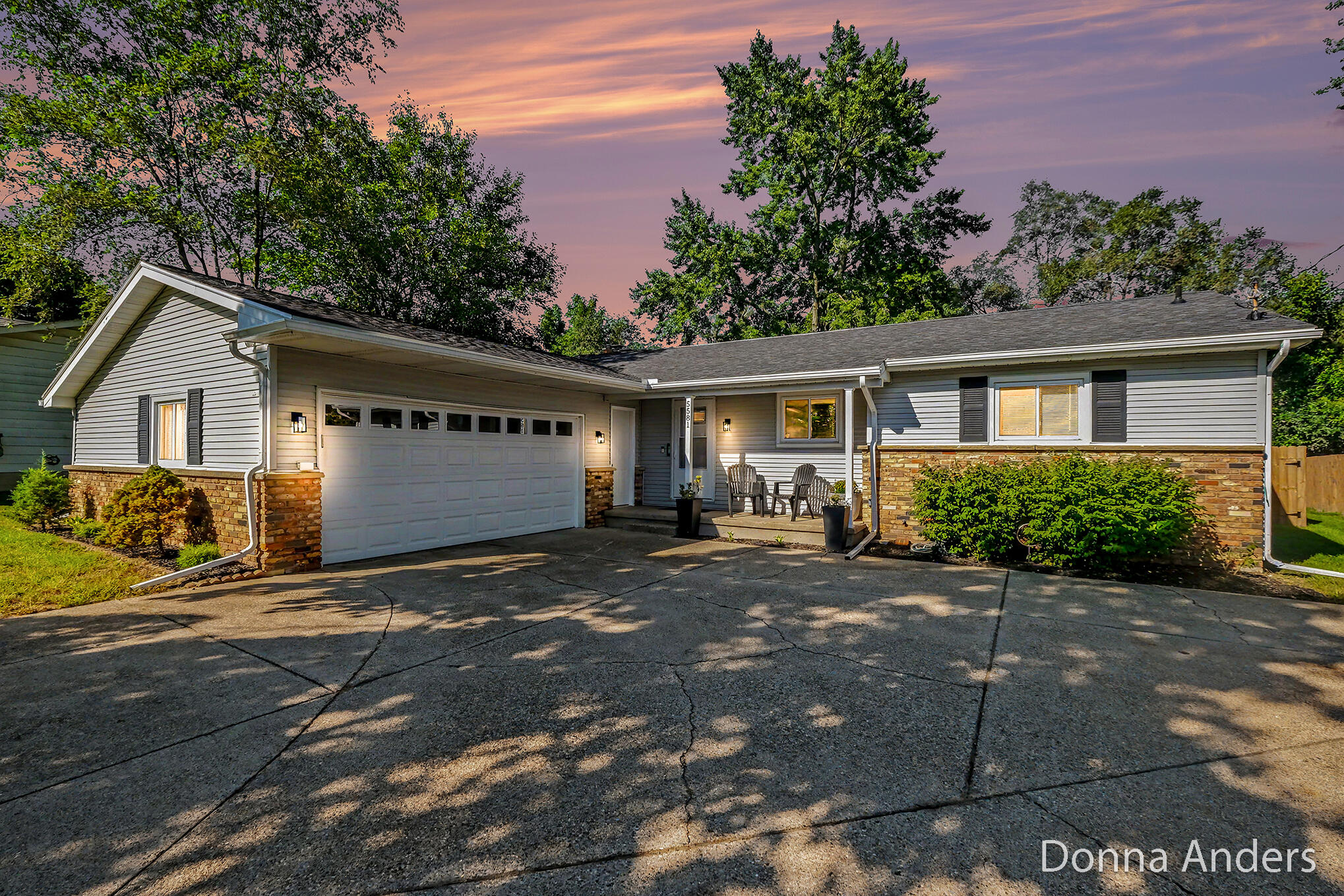 5581 Edgelawn Drive Se Property Photo 1