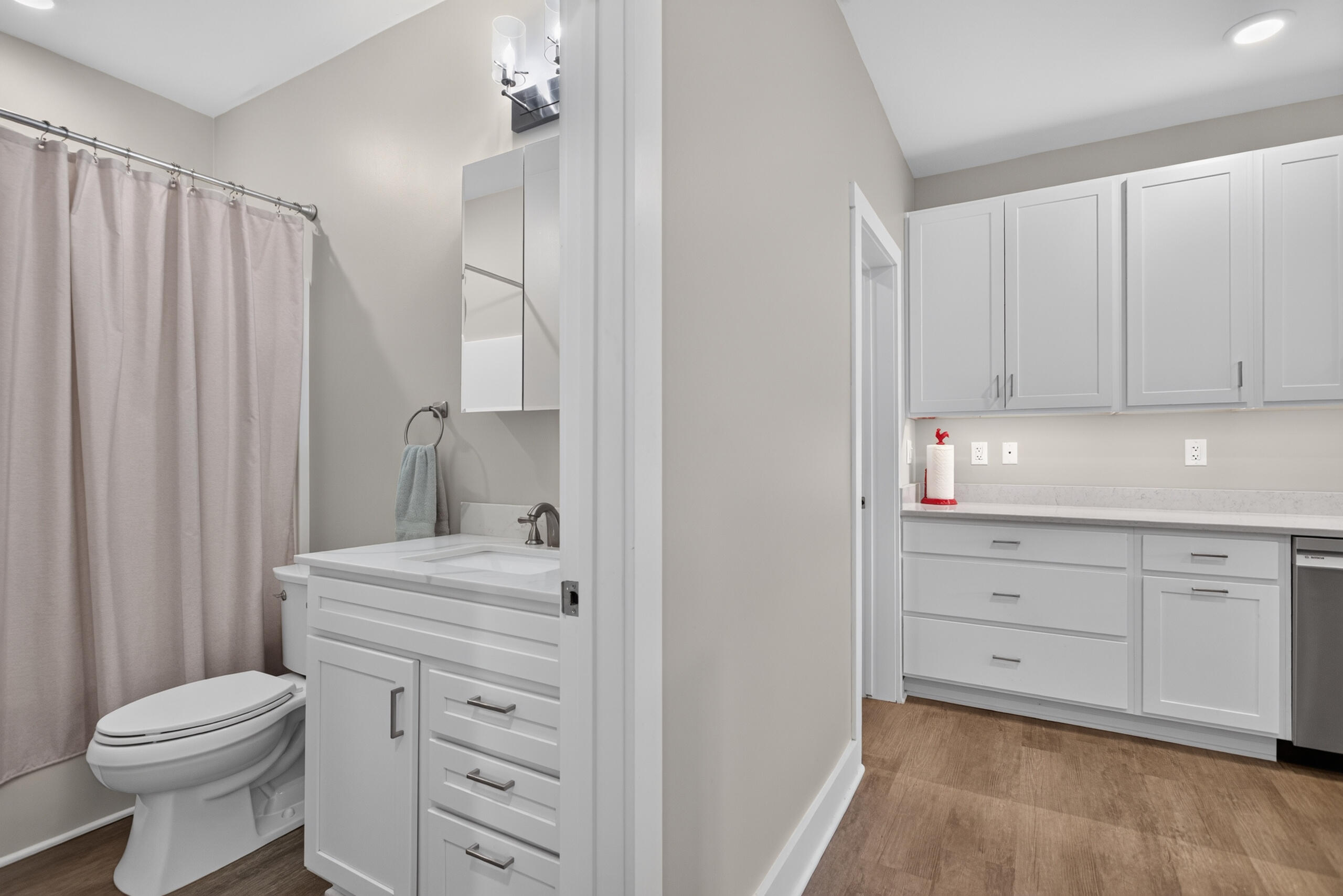 10218 Shady Oak Shores Property Photo 13