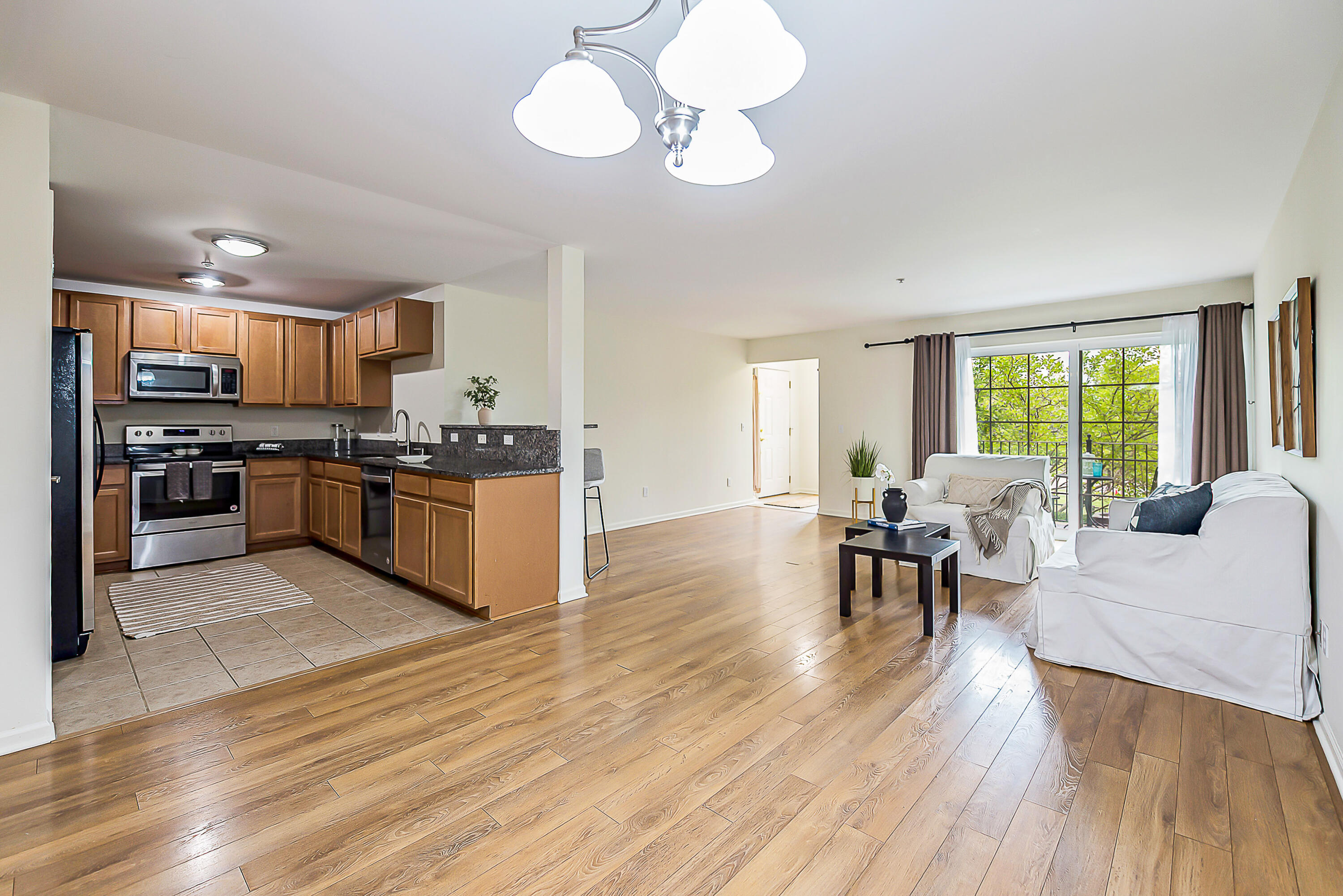 120 W Oakbrook Drive Property Photo 1