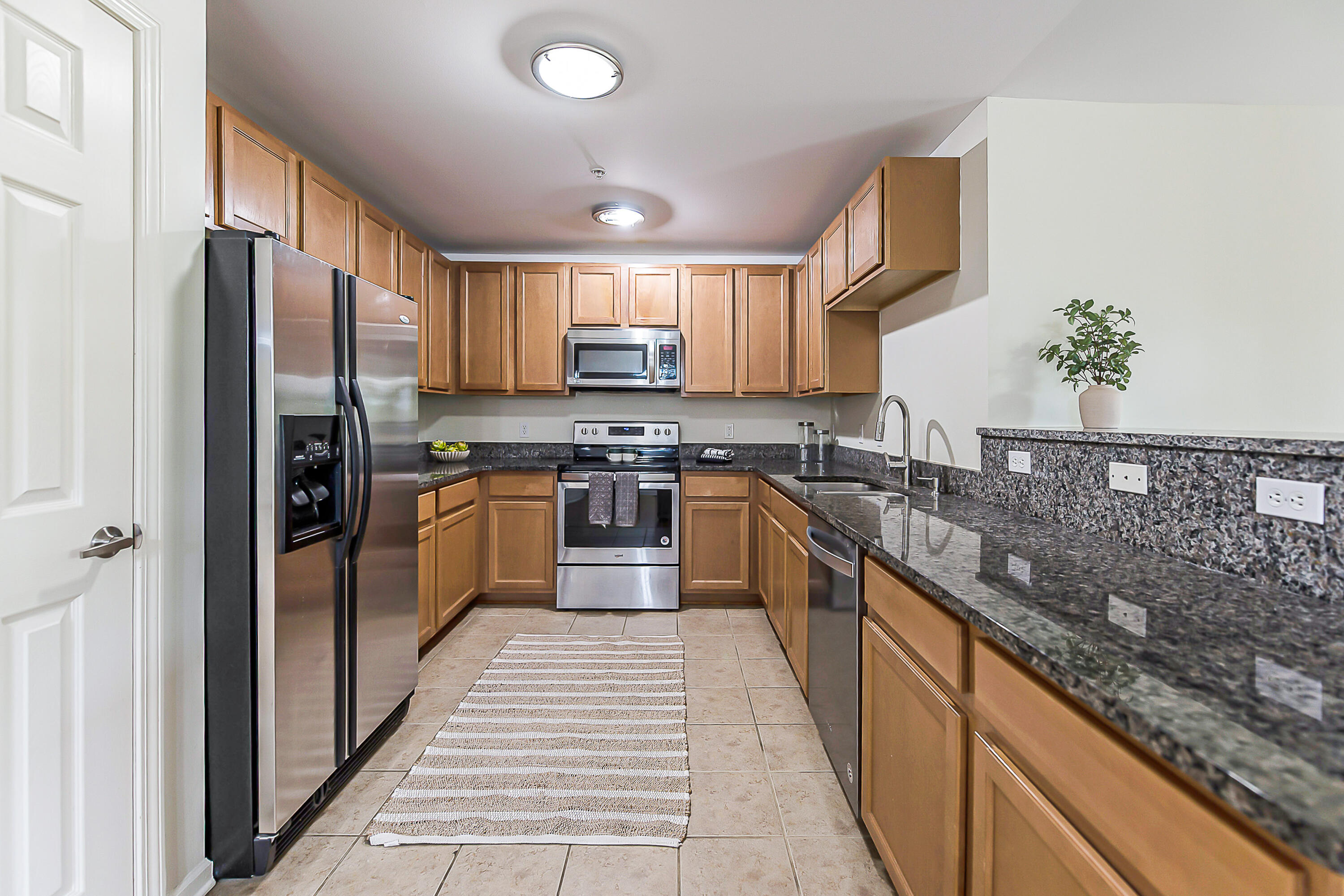 120 W Oakbrook Drive Property Photo 4