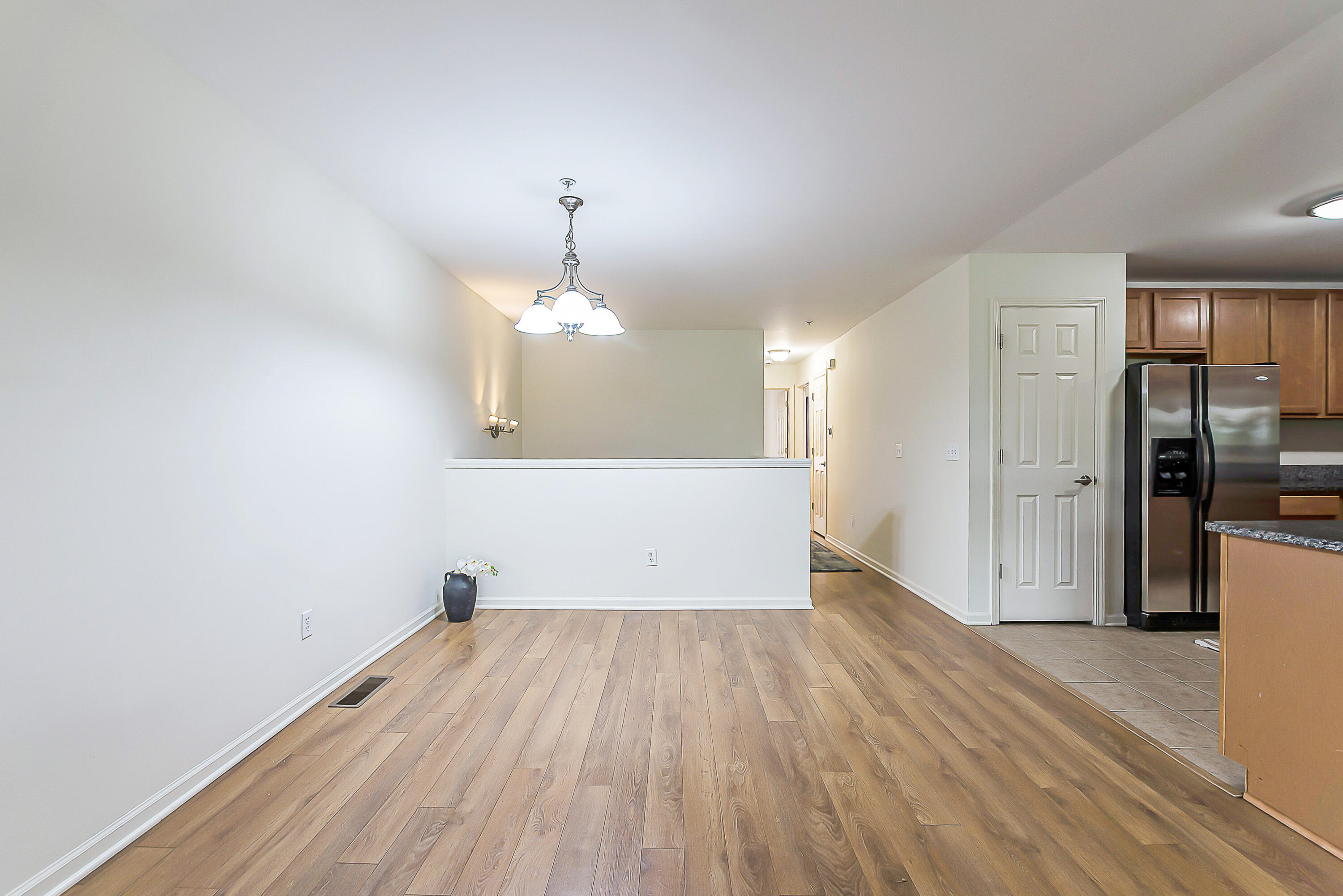 120 W Oakbrook Drive Property Photo 5