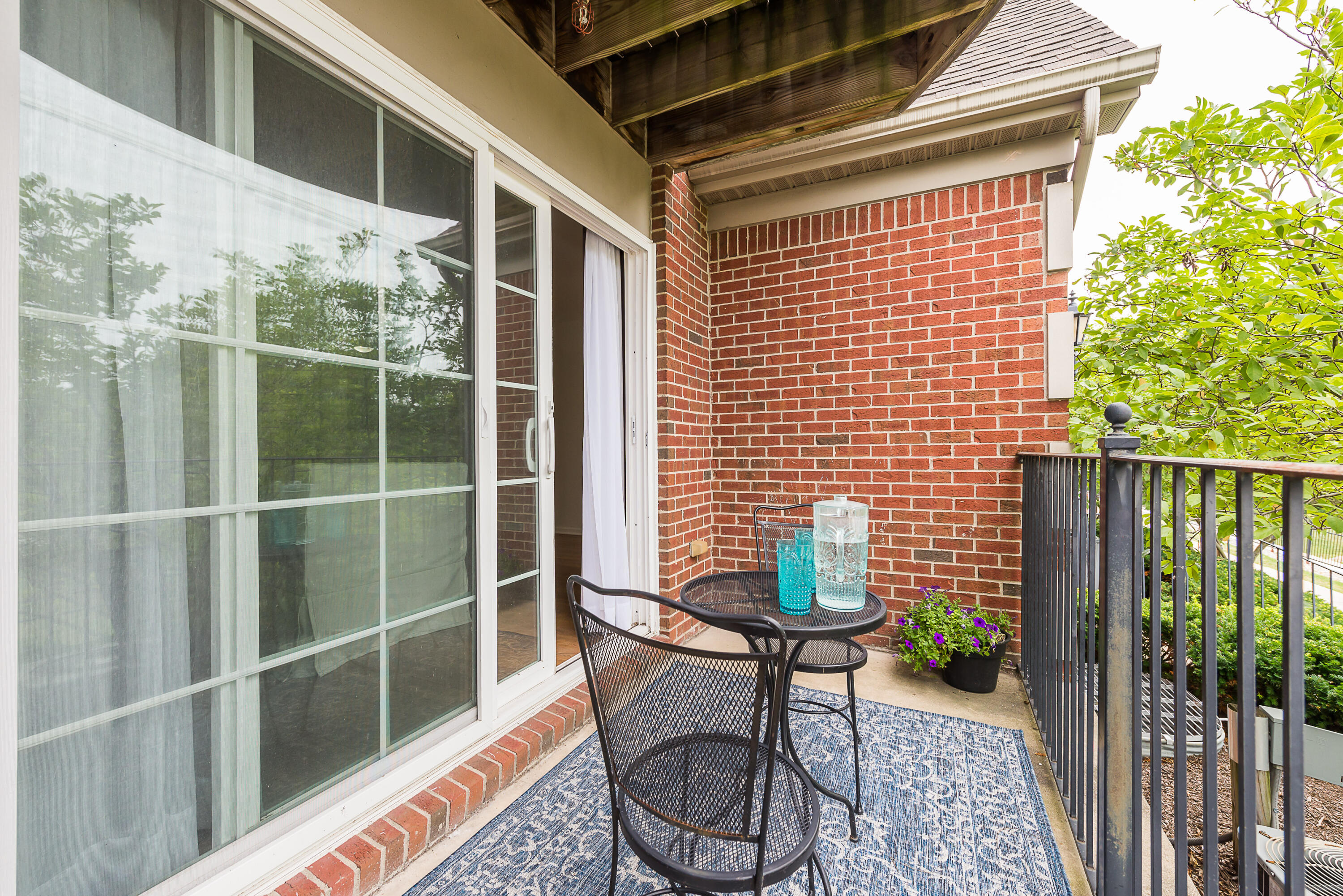 120 W Oakbrook Drive Property Photo 11
