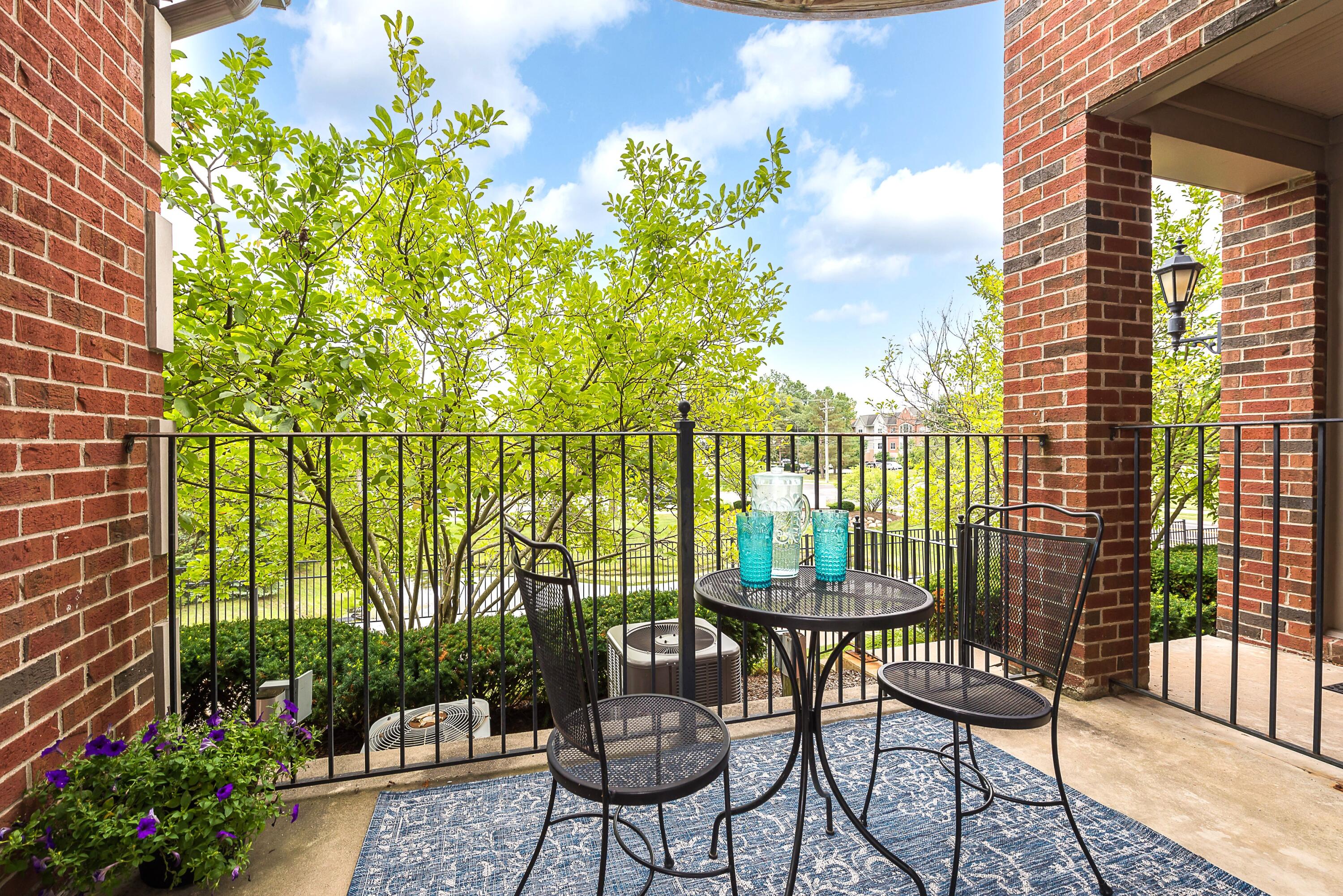 120 W Oakbrook Drive Property Photo 12