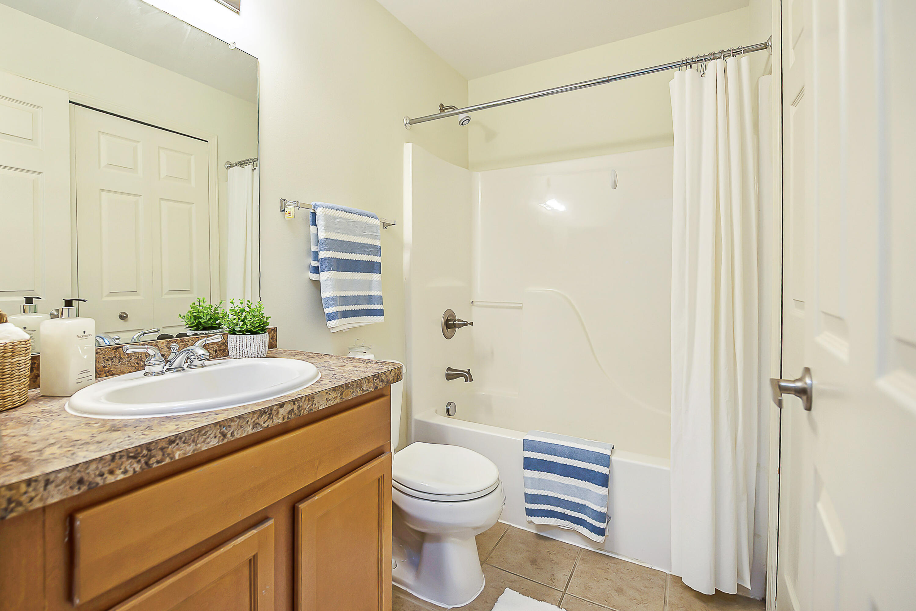 120 W Oakbrook Drive Property Photo 13