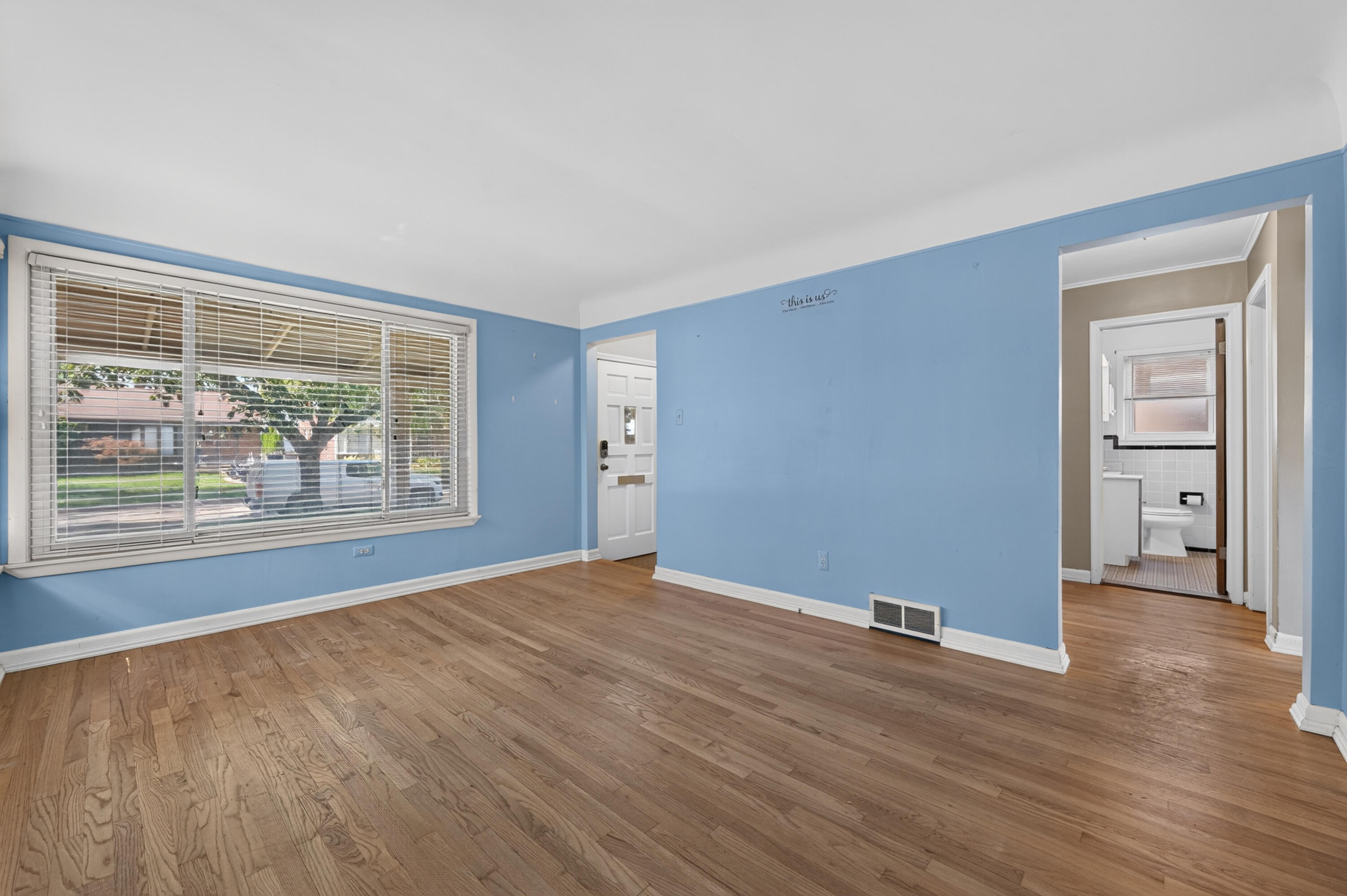 9961 Niver Avenue Property Photo 6