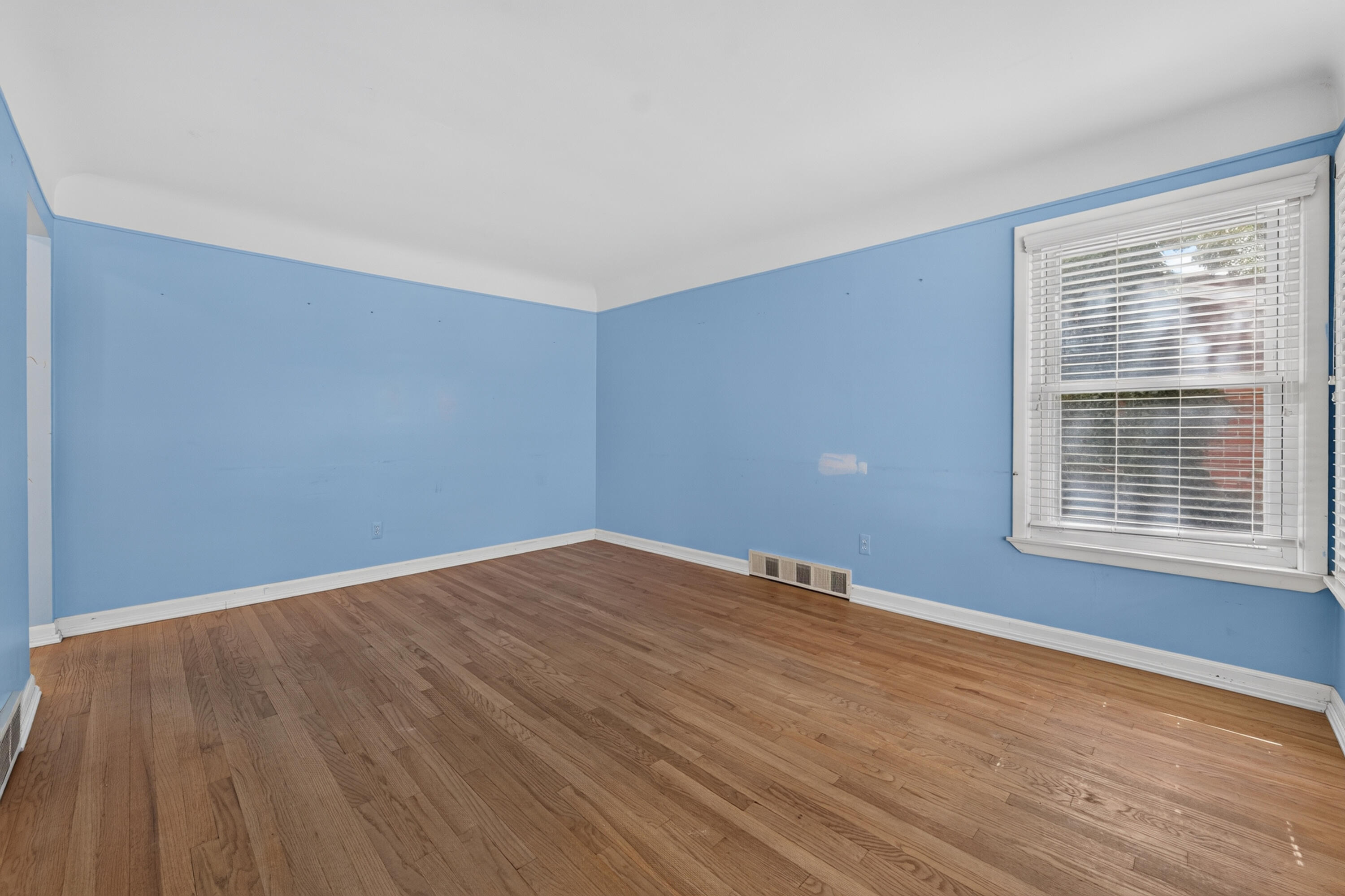 9961 Niver Avenue Property Photo 7
