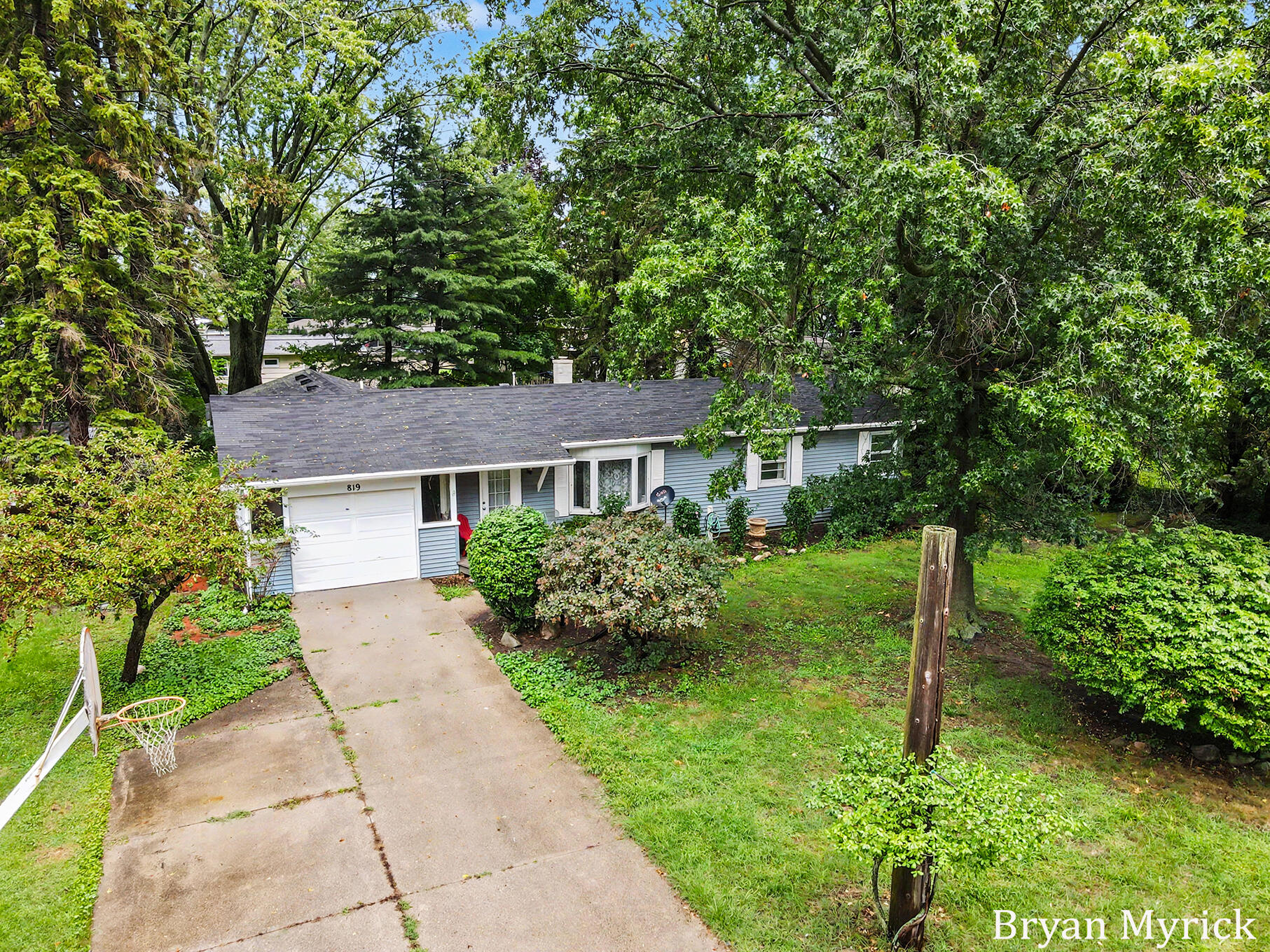 819 W 25th Street Property Photo 1