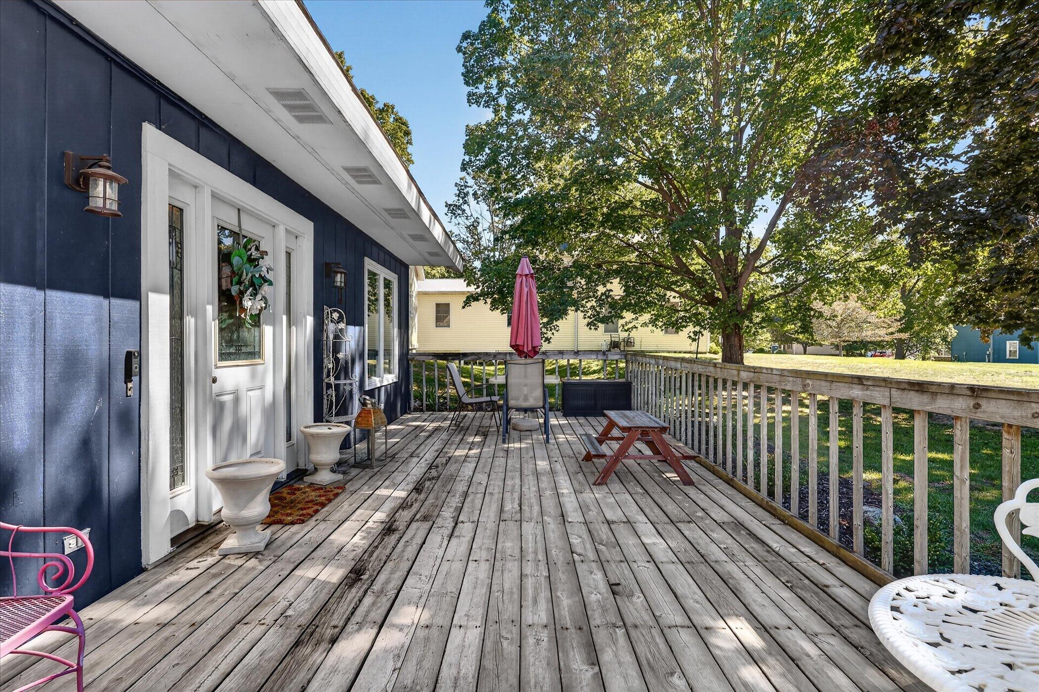 283 E Pine Street Ne Property Photo 6