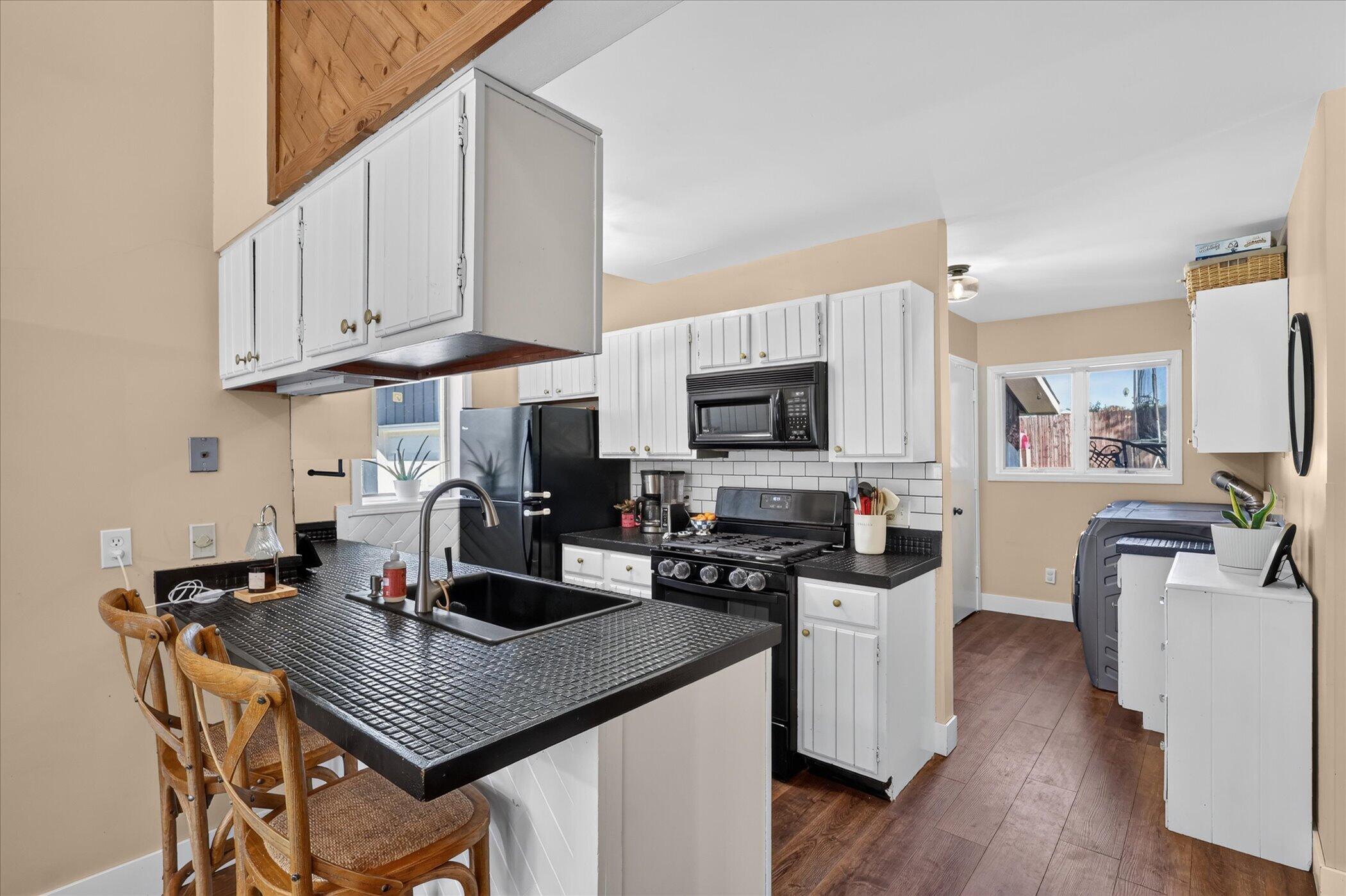 283 E Pine Street Ne Property Photo 17